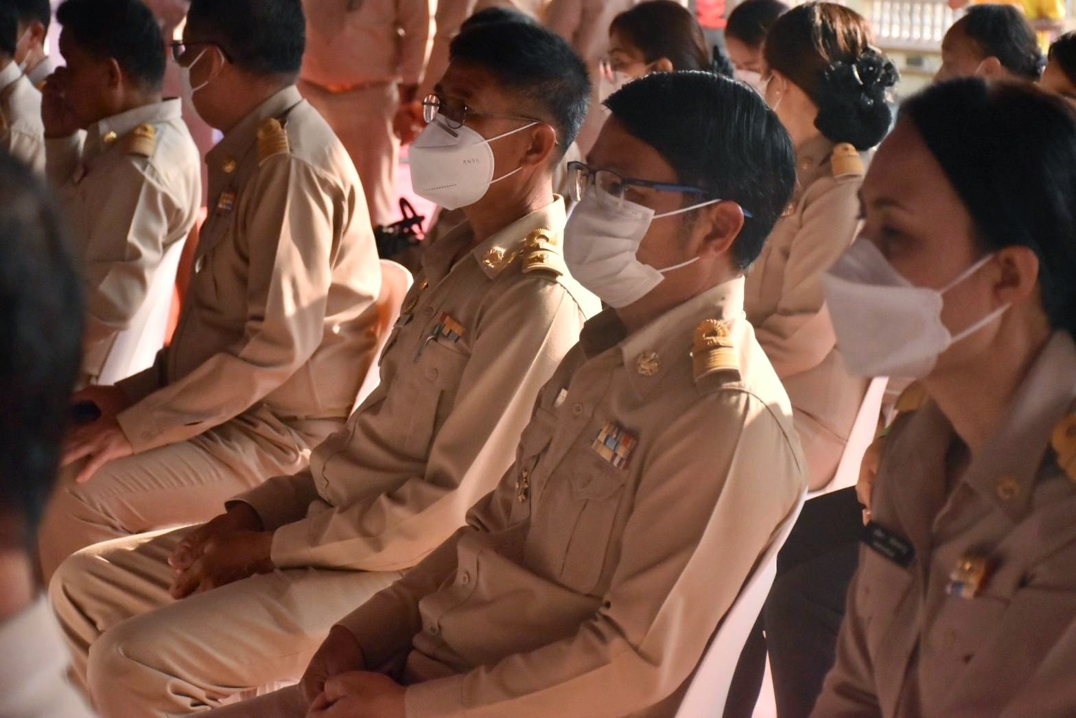 พลตรี กัลย์สรรค์ จันทรเสน ประจำสำนักพระราชวังพิเศษ ระดับ 10 ปฏิบัติหน้าที่รองผู้อำนวยการศูนย์อำนวยการใหญ่จิตอาสาพระราชทาน กำหนดจัดกิจกรรมพระราชทานในพื้นที่ ณ วัดใต้ดงใหญ่ ตำบลดงใหญ่ อำเภอวาปีปทุม จังหวัดมหาสารคาม : พช.มหาสารคาม ร่วมกับ เครือข่าย โคก หนอง นา และกลุ่มอาชีพ จัดแสดงนิทรรศการและจำหน่ายผลผลิต และ ผลิตภัณฑ์ชุมชน ในกิจกรรมพระราชทาน ด้วย