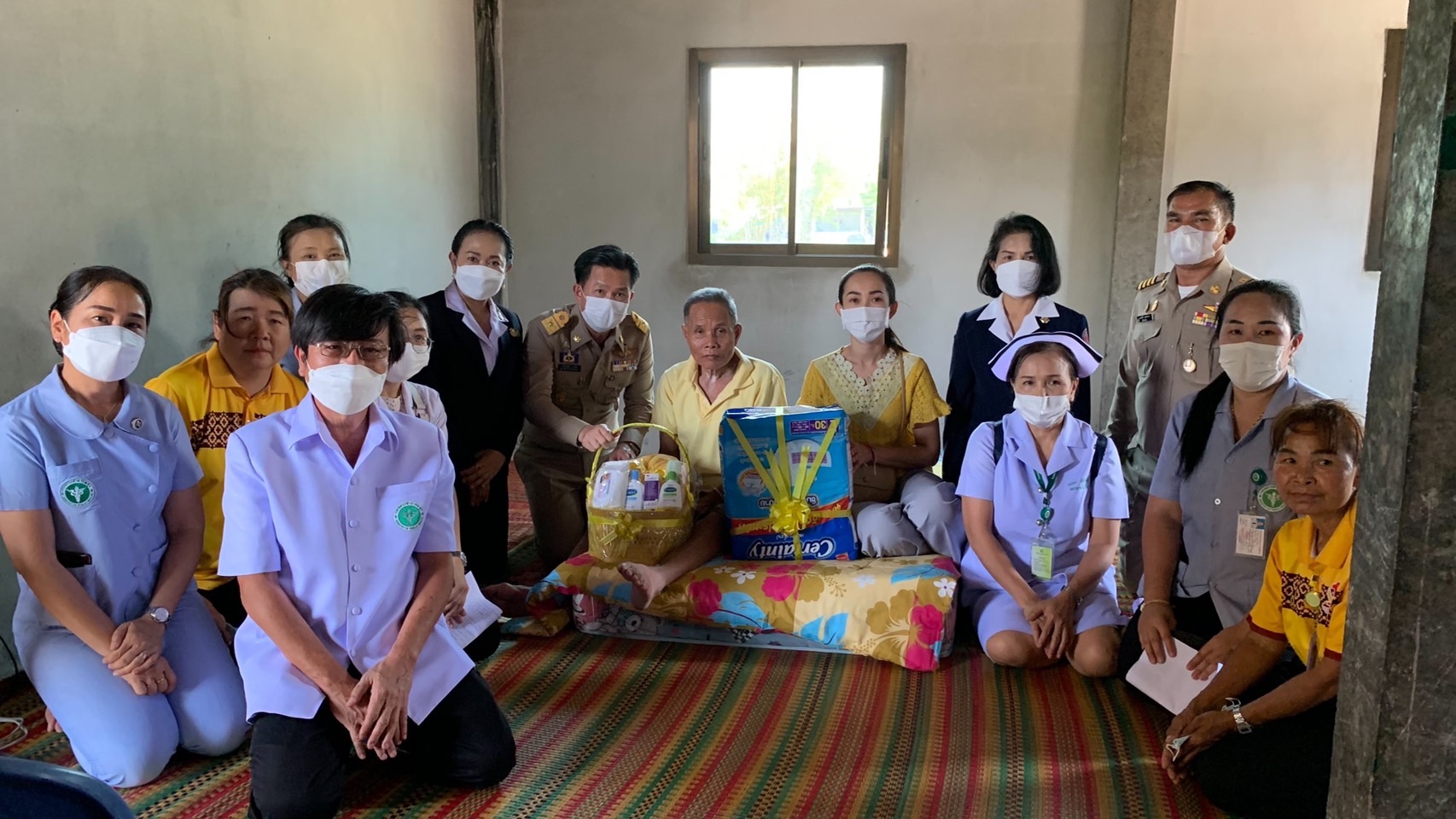 พลตรี กัลย์สรรค์ จันทรเสน ประจำสำนักพระราชวังพิเศษ ระดับ 10 ปฏิบัติหน้าที่รองผู้อำนวยการศูนย์อำนวยการใหญ่จิตอาสาพระราชทาน กำหนดจัดกิจกรรมพระราชทานในพื้นที่ ณ วัดใต้ดงใหญ่ ตำบลดงใหญ่ อำเภอวาปีปทุม จังหวัดมหาสารคาม : พช.มหาสารคาม ร่วมกับ เครือข่าย โคก หนอง นา และกลุ่มอาชีพ จัดแสดงนิทรรศการและจำหน่ายผลผลิต และ ผลิตภัณฑ์ชุมชน ในกิจกรรมพระราชทาน ด้วย