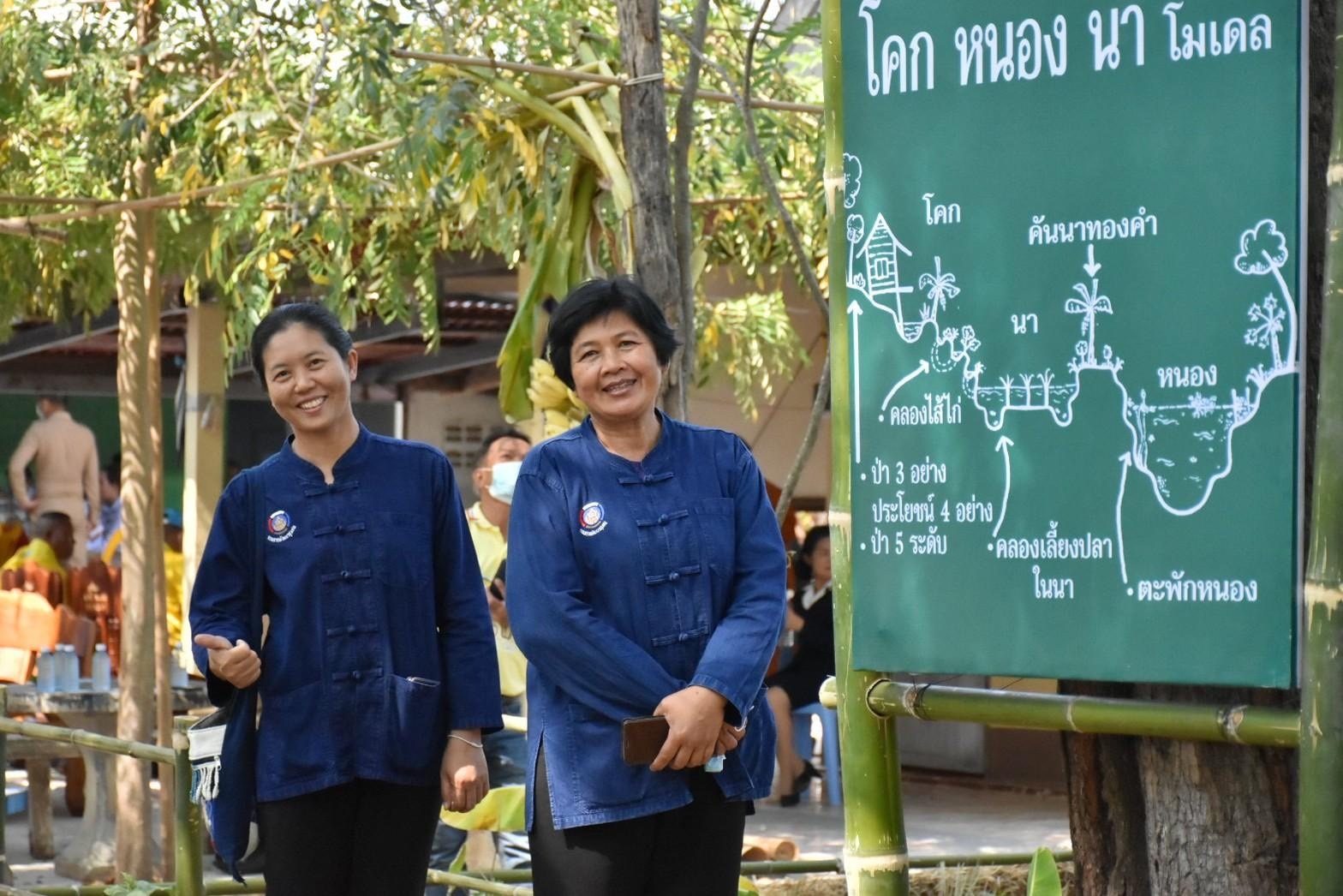 พลตรี กัลย์สรรค์ จันทรเสน ประจำสำนักพระราชวังพิเศษ ระดับ 10 ปฏิบัติหน้าที่รองผู้อำนวยการศูนย์อำนวยการใหญ่จิตอาสาพระราชทาน กำหนดจัดกิจกรรมพระราชทานในพื้นที่ ณ วัดใต้ดงใหญ่ ตำบลดงใหญ่ อำเภอวาปีปทุม จังหวัดมหาสารคาม : พช.มหาสารคาม ร่วมกับ เครือข่าย โคก หนอง นา และกลุ่มอาชีพ จัดแสดงนิทรรศการและจำหน่ายผลผลิต และ ผลิตภัณฑ์ชุมชน ในกิจกรรมพระราชทาน ด้วย