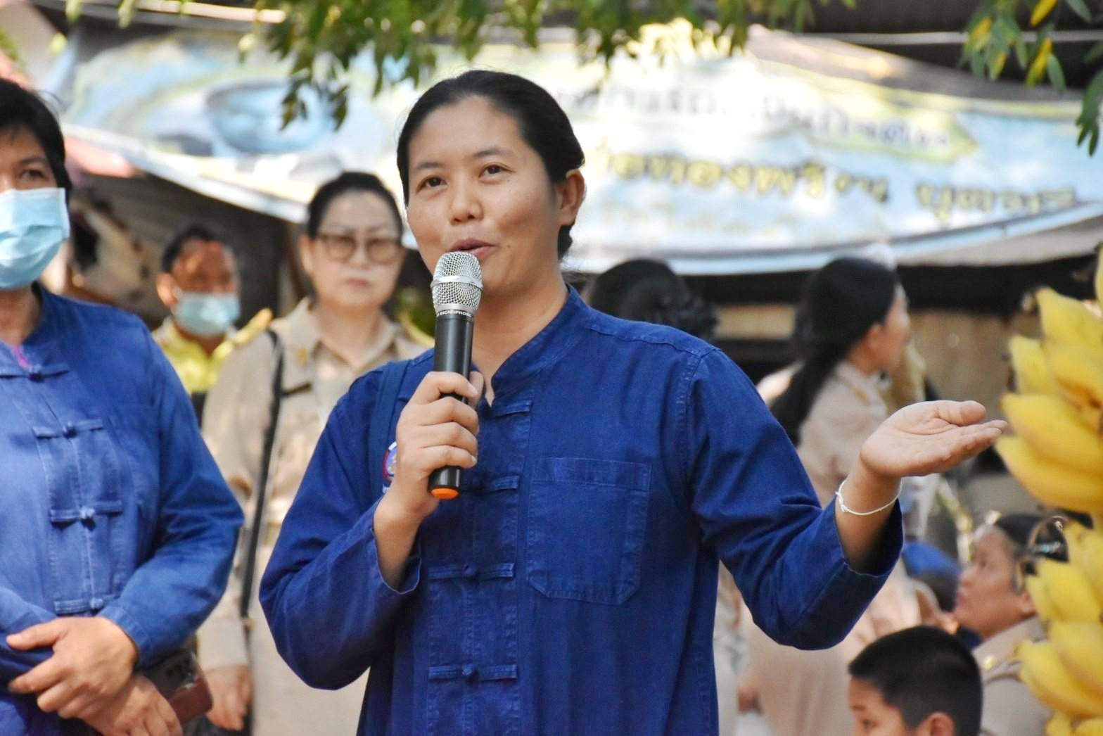 พลตรี กัลย์สรรค์ จันทรเสน ประจำสำนักพระราชวังพิเศษ ระดับ 10 ปฏิบัติหน้าที่รองผู้อำนวยการศูนย์อำนวยการใหญ่จิตอาสาพระราชทาน กำหนดจัดกิจกรรมพระราชทานในพื้นที่ ณ วัดใต้ดงใหญ่ ตำบลดงใหญ่ อำเภอวาปีปทุม จังหวัดมหาสารคาม : พช.มหาสารคาม ร่วมกับ เครือข่าย โคก หนอง นา และกลุ่มอาชีพ จัดแสดงนิทรรศการและจำหน่ายผลผลิต และ ผลิตภัณฑ์ชุมชน ในกิจกรรมพระราชทาน ด้วย
