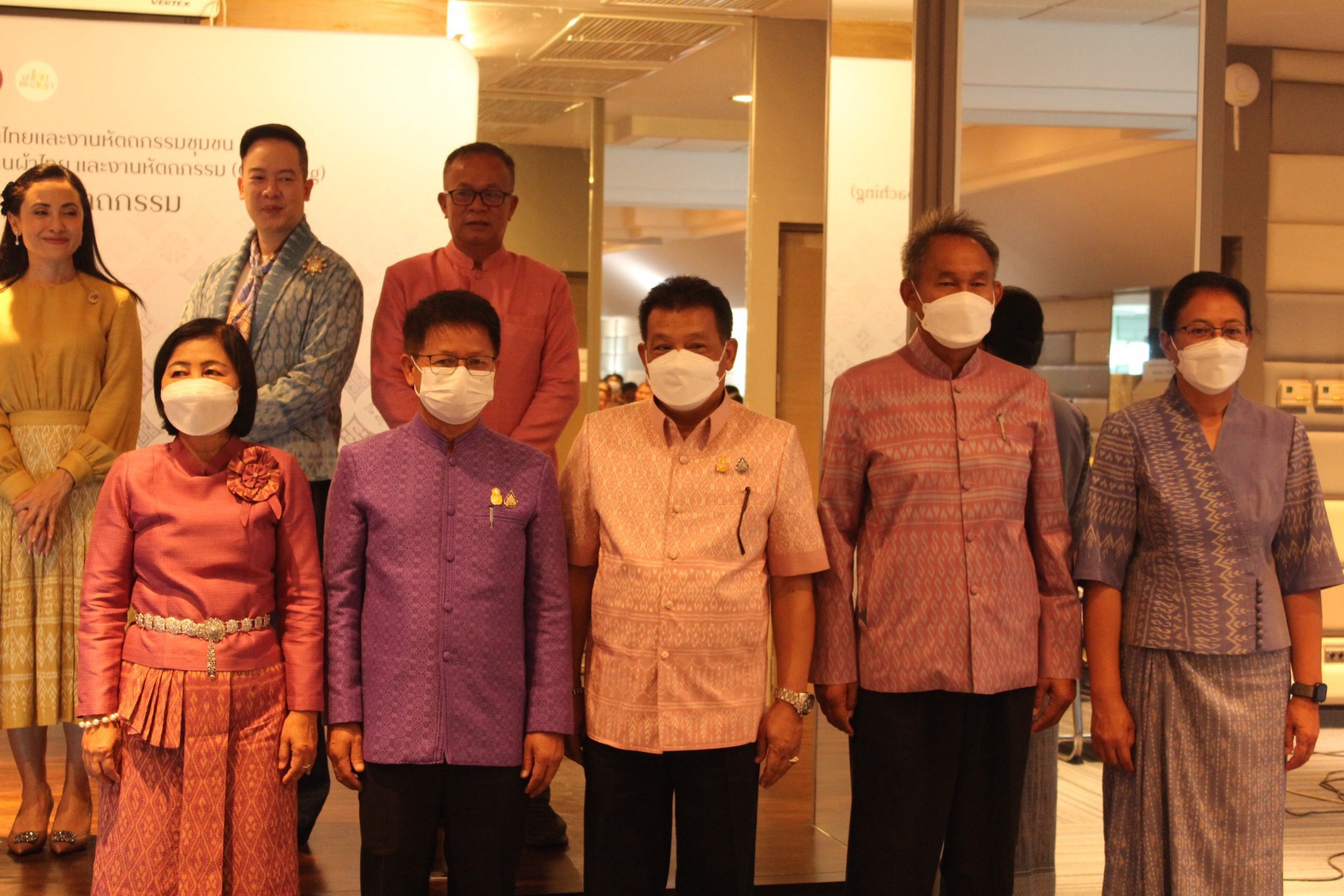 สำนักงานพัฒนาชุมชนจังหวัดมหาสารคาม ร่วมโครงการยกระดับและพัฒนาผลิตภัณฑ์ภูมิปัญญาผ้าไทยและงานหัตกรรมชุมชน ที่จังหวัดบุรีรัมย์