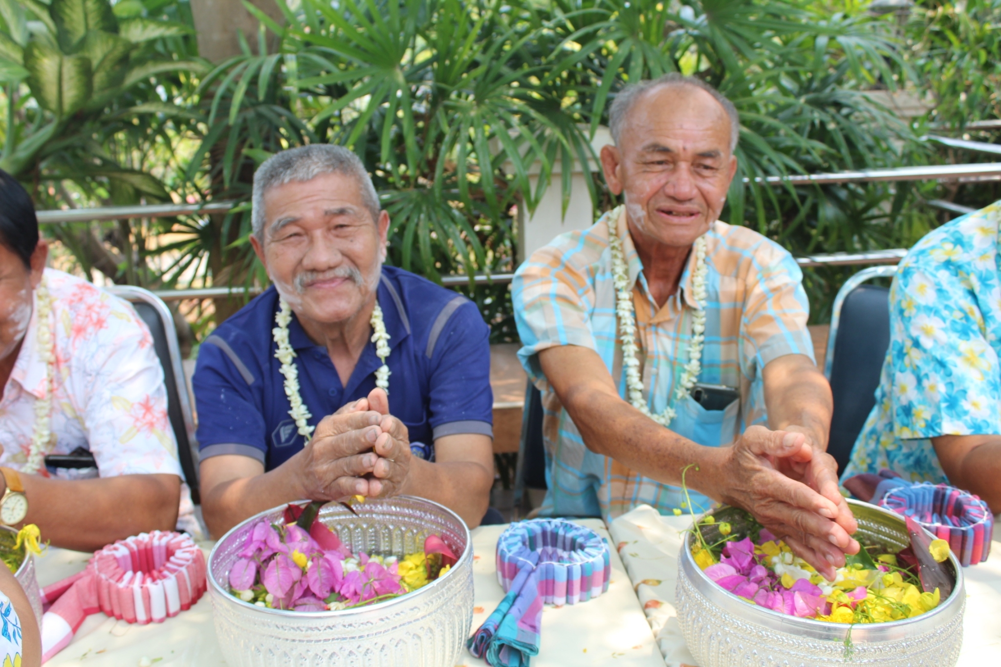 พช.มหาสารคาม จัดกิจกรรมสืบสานประเพณีและวัฒนธรรมไทย รดนำ้ขอพร เนื่องในเทศกาลสงกรานต์ ปี 2566