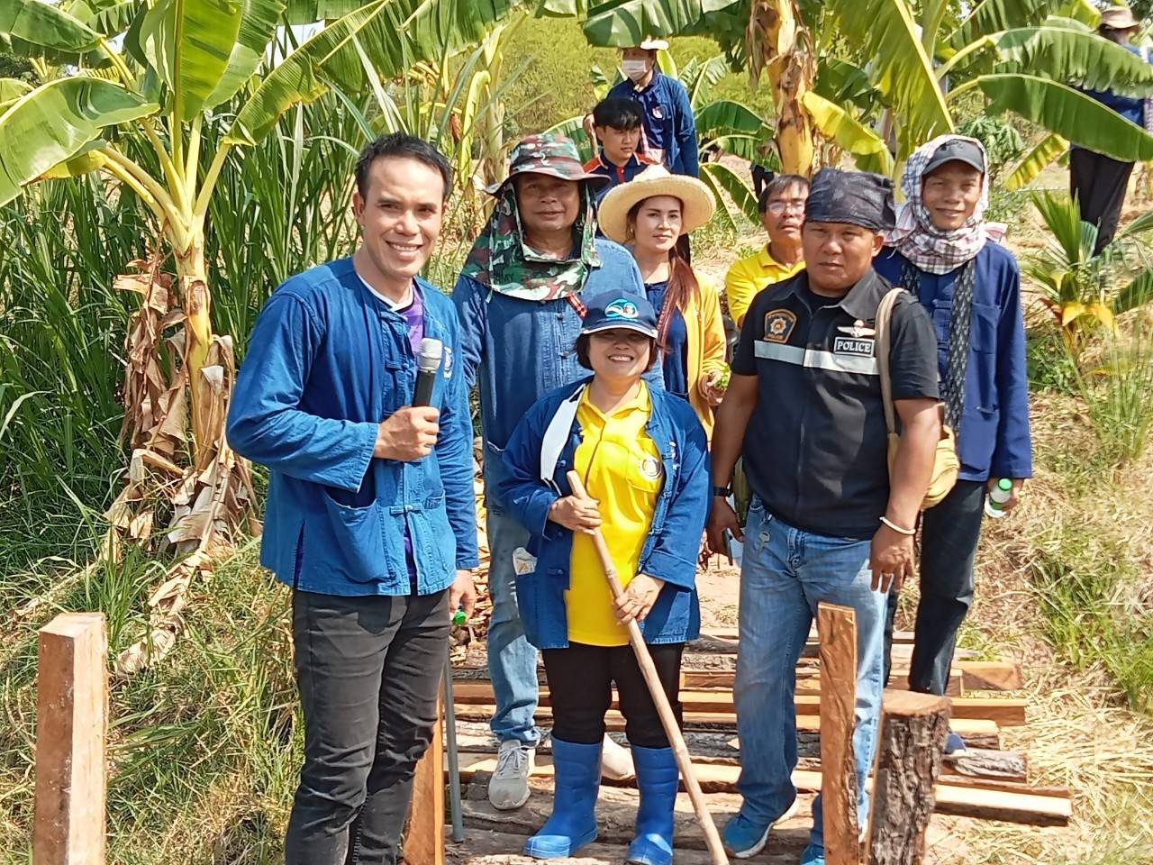 พช.มหาสารคาม ร่วมกับภาคีเครือข่ายโคกหนองนา จัดกิจกรรมเอามื้อสามัคคี ณ แปลงโคกหนองนา อำเภอเมืองมหาสารคาม