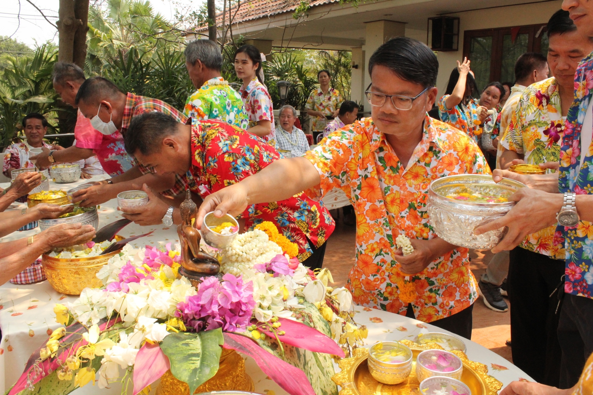 พช.มหาสารคาม จัดกิจกรรมสืบสานประเพณีและวัฒนธรรมไทย รดนำ้ขอพร เนื่องในเทศกาลสงกรานต์ ปี 2566