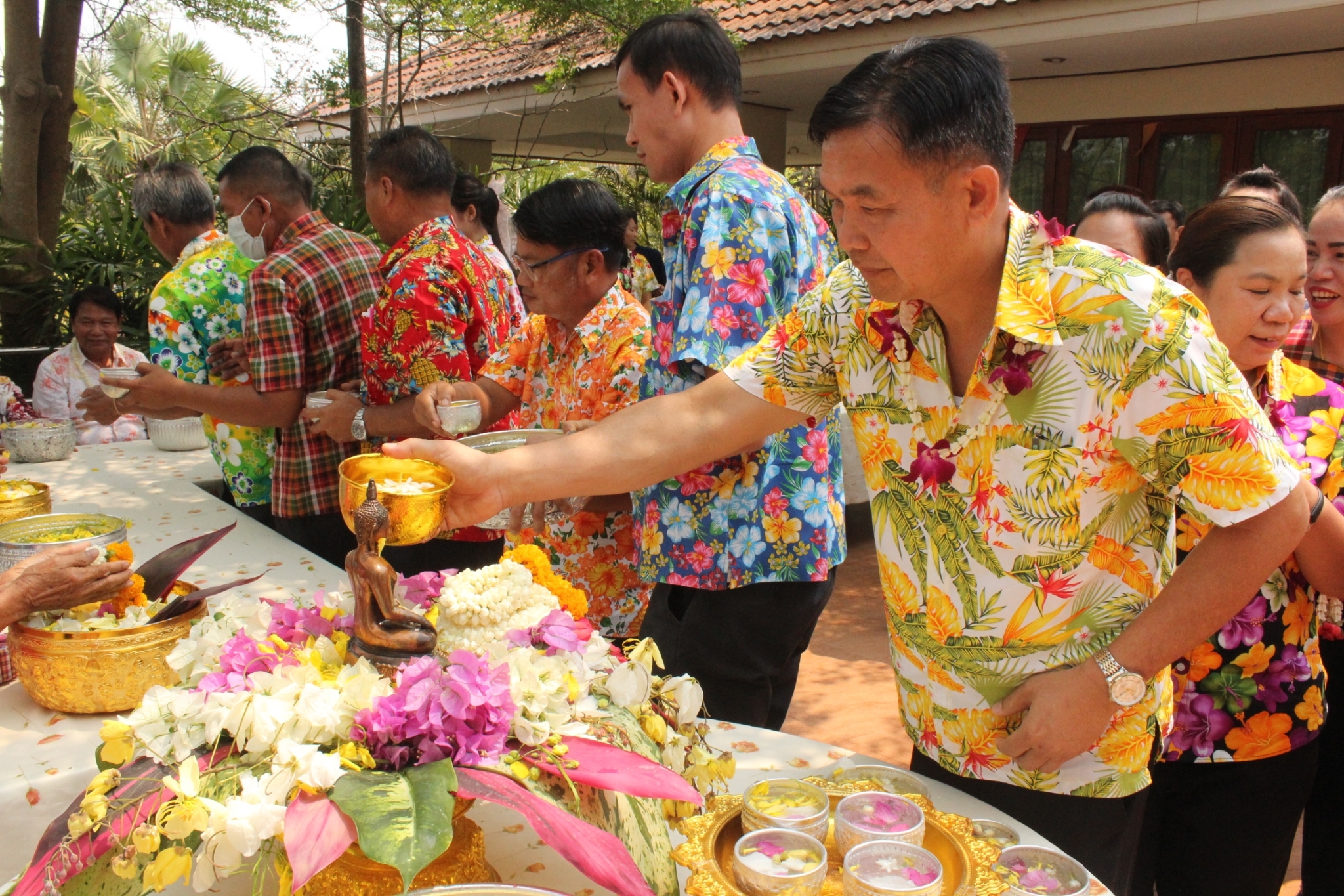 พช.มหาสารคาม จัดกิจกรรมสืบสานประเพณีและวัฒนธรรมไทย รดนำ้ขอพร เนื่องในเทศกาลสงกรานต์ ปี 2566