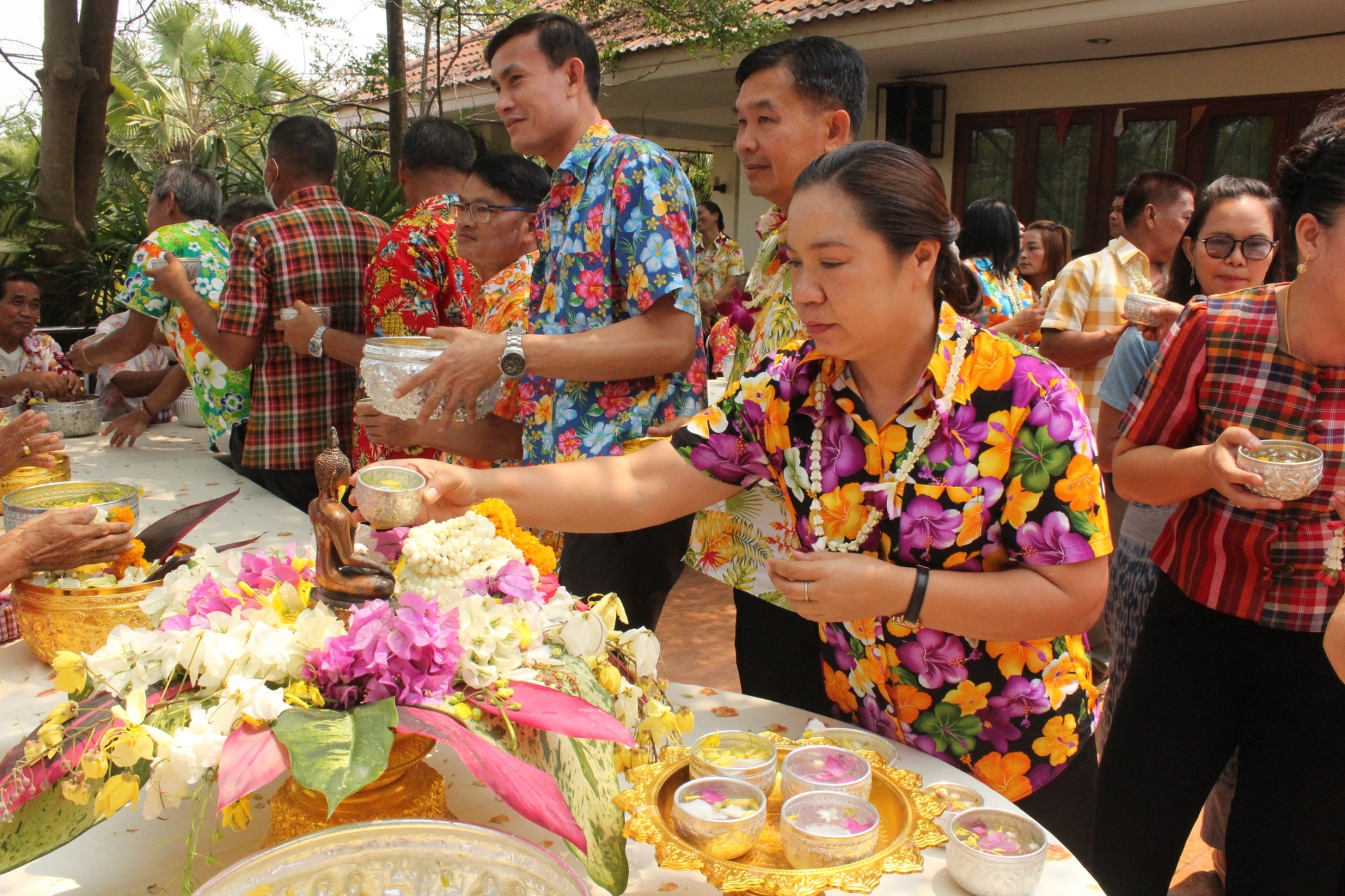 พช.มหาสารคาม จัดกิจกรรมสืบสานประเพณีและวัฒนธรรมไทย รดนำ้ขอพร เนื่องในเทศกาลสงกรานต์ ปี 2566