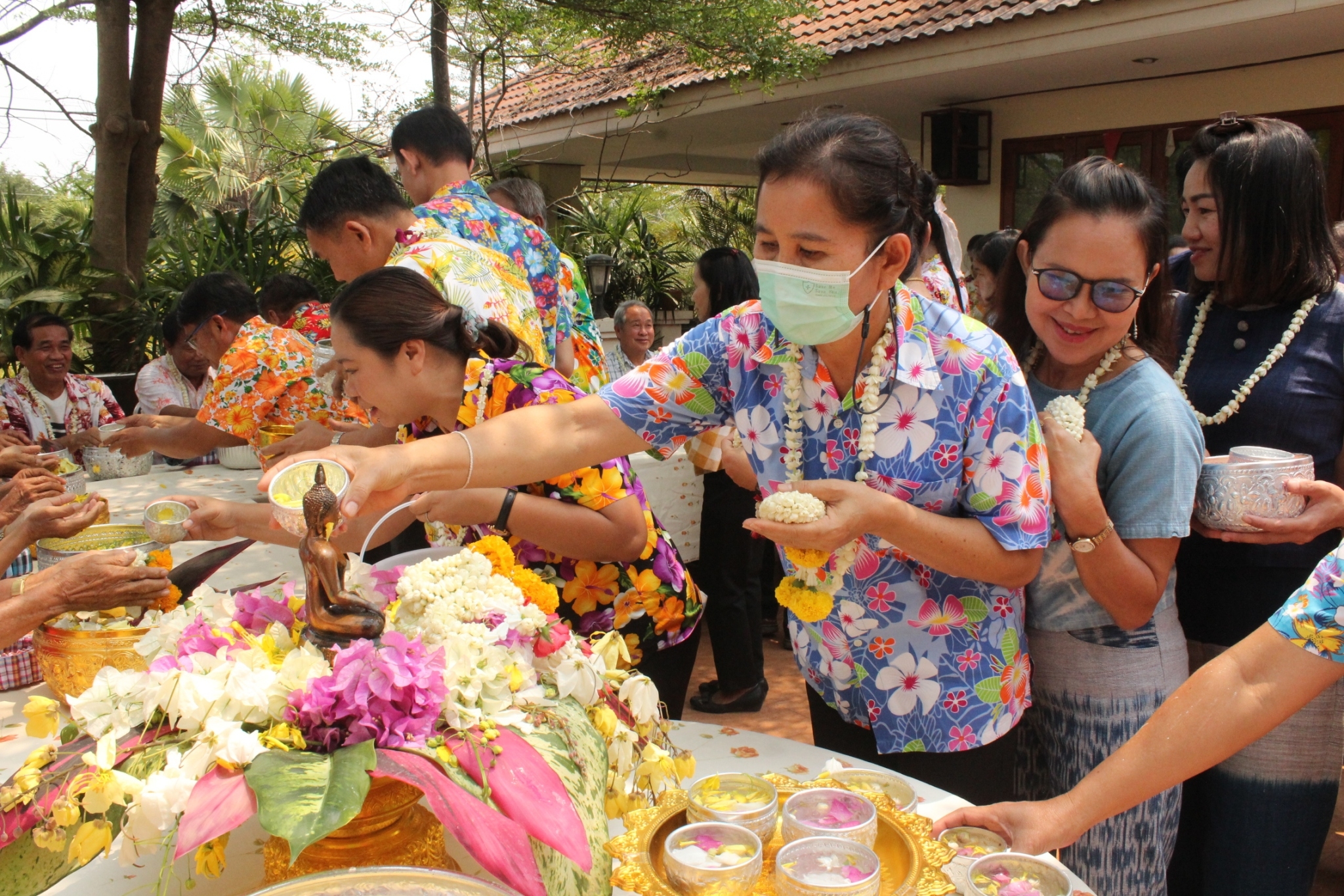 พช.มหาสารคาม จัดกิจกรรมสืบสานประเพณีและวัฒนธรรมไทย รดนำ้ขอพร เนื่องในเทศกาลสงกรานต์ ปี 2566