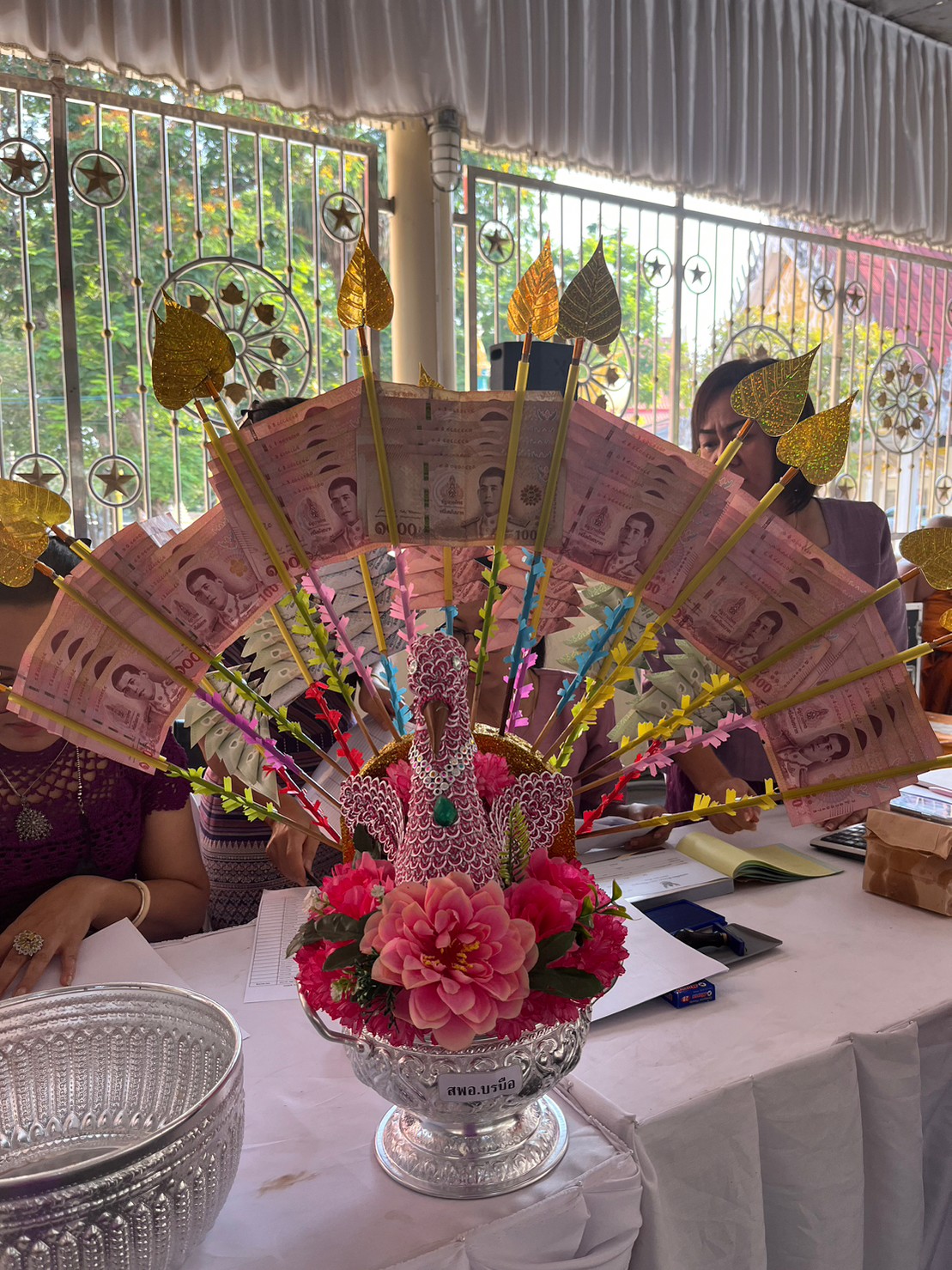 จังหวัดมหาสารคาม ประกอบพิธีทอดผ้าป่ามหากุศลสมทบกองทุนพัฒนาเด็กชนบทฯ จังหวัดมหาสารคาม