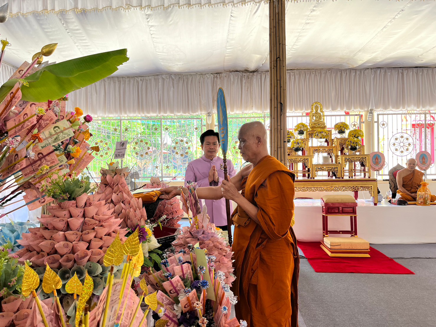 จังหวัดมหาสารคาม ประกอบพิธีทอดผ้าป่ามหากุศลสมทบกองทุนพัฒนาเด็กชนบทฯ จังหวัดมหาสารคาม