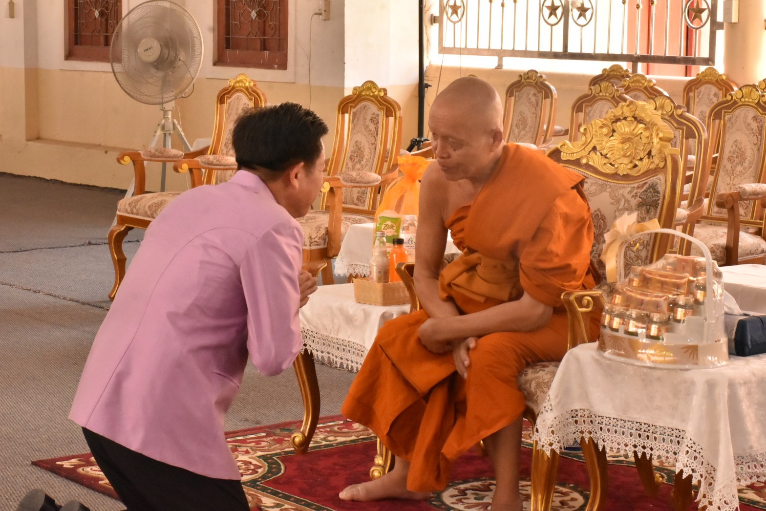 จังหวัดมหาสารคาม ประกอบพิธีทอดผ้าป่ามหากุศลสมทบกองทุนพัฒนาเด็กชนบทฯ จังหวัดมหาสารคาม