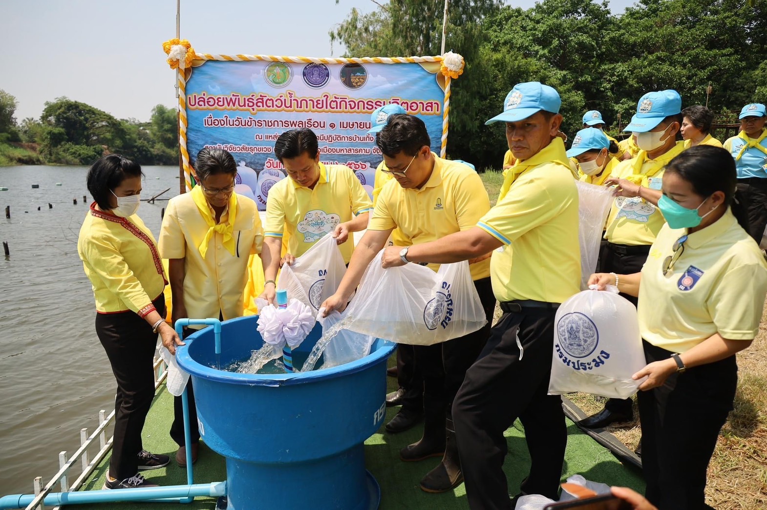 พช.มหาสารคาม ร่วมกิจกรรมพัฒนาฟื้นฟูและแก้ไขปัญหาแหล่งน้ำ เฉลิมพระเกียรติพระบาทสมเด็จพระเจ้าอยู่หัวเนื่องในโอกาสมหามงคล เฉลิมพระชนมพรรษา 70 พรรษา 28 กรกฎาคม 2566