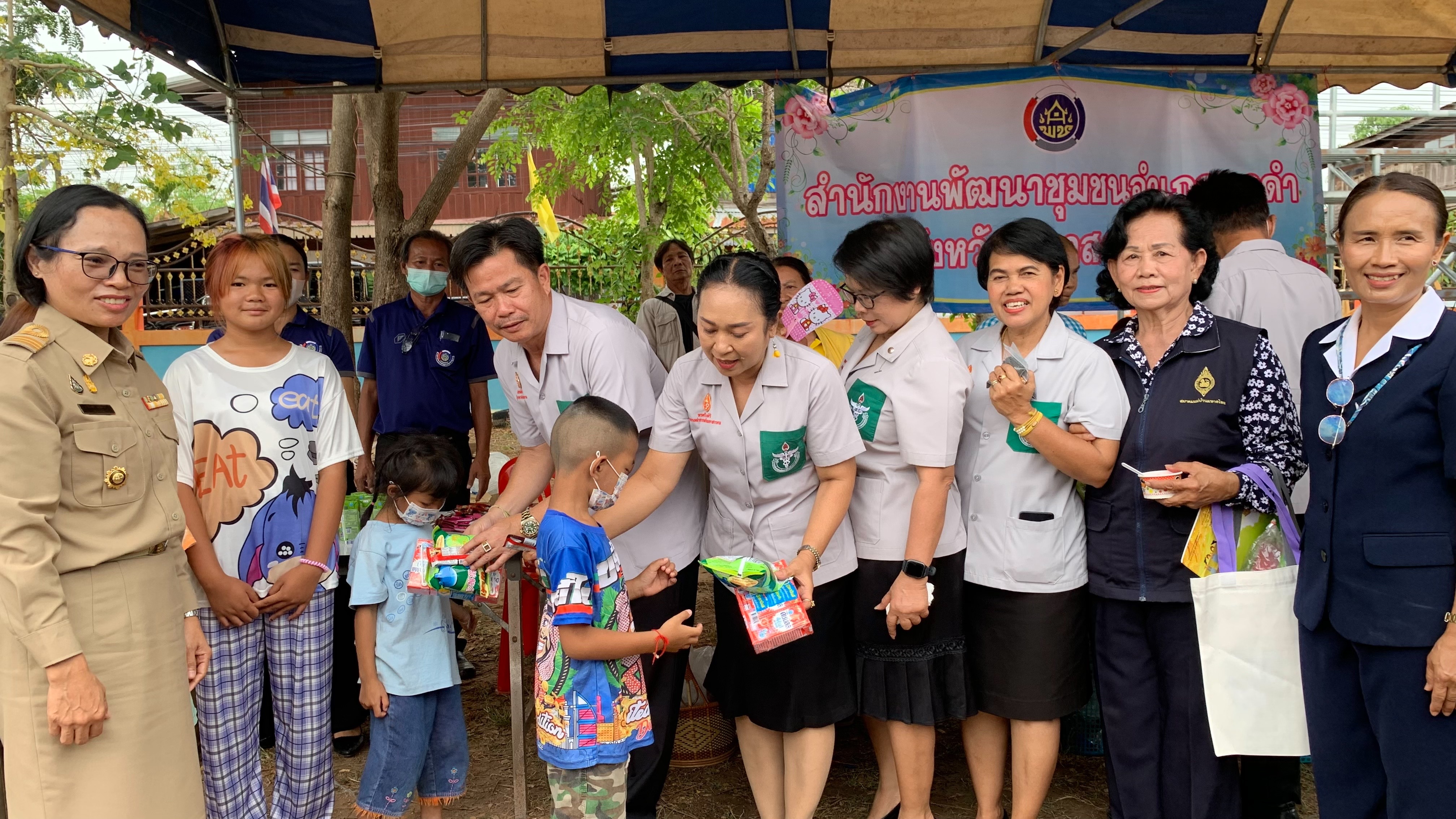 ??พช.มหาสารคาม ร่วมกิจกรรมโครงการปกป้องและเชิดชูสถาบันพระมหากษัตริย์ และหน่วยบำบัดทุกข์ บำรุงสุข สร้างรอยยิ้มให้ประชาชน (จังหวัดเคลื่อนที่) ??