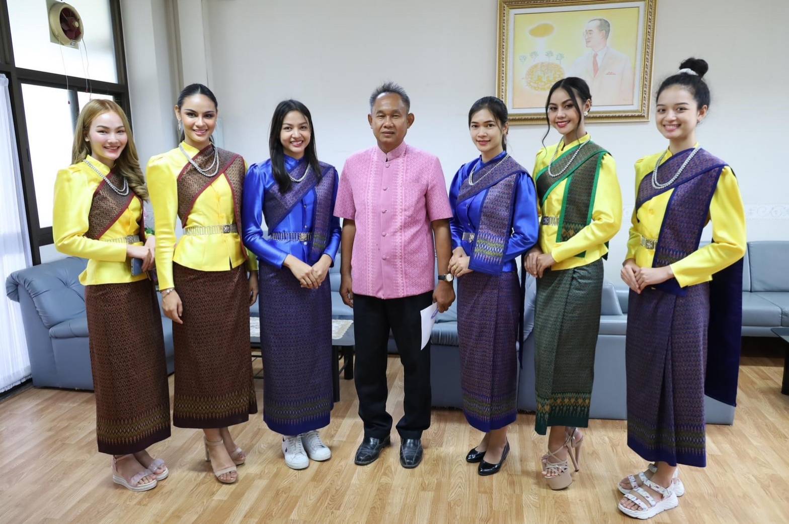 พช.มหาสารคาม : นำตัวแทนผู้ทำหน้าที่หมุนวงล้อออกรางวัลสลากกินแบ่งรัฐบาล งวดประจำวันที่ 1 มิถุนายน 2566 เข้าพบ ผู้ว่าราชการจังหวัดมหาสารคาม