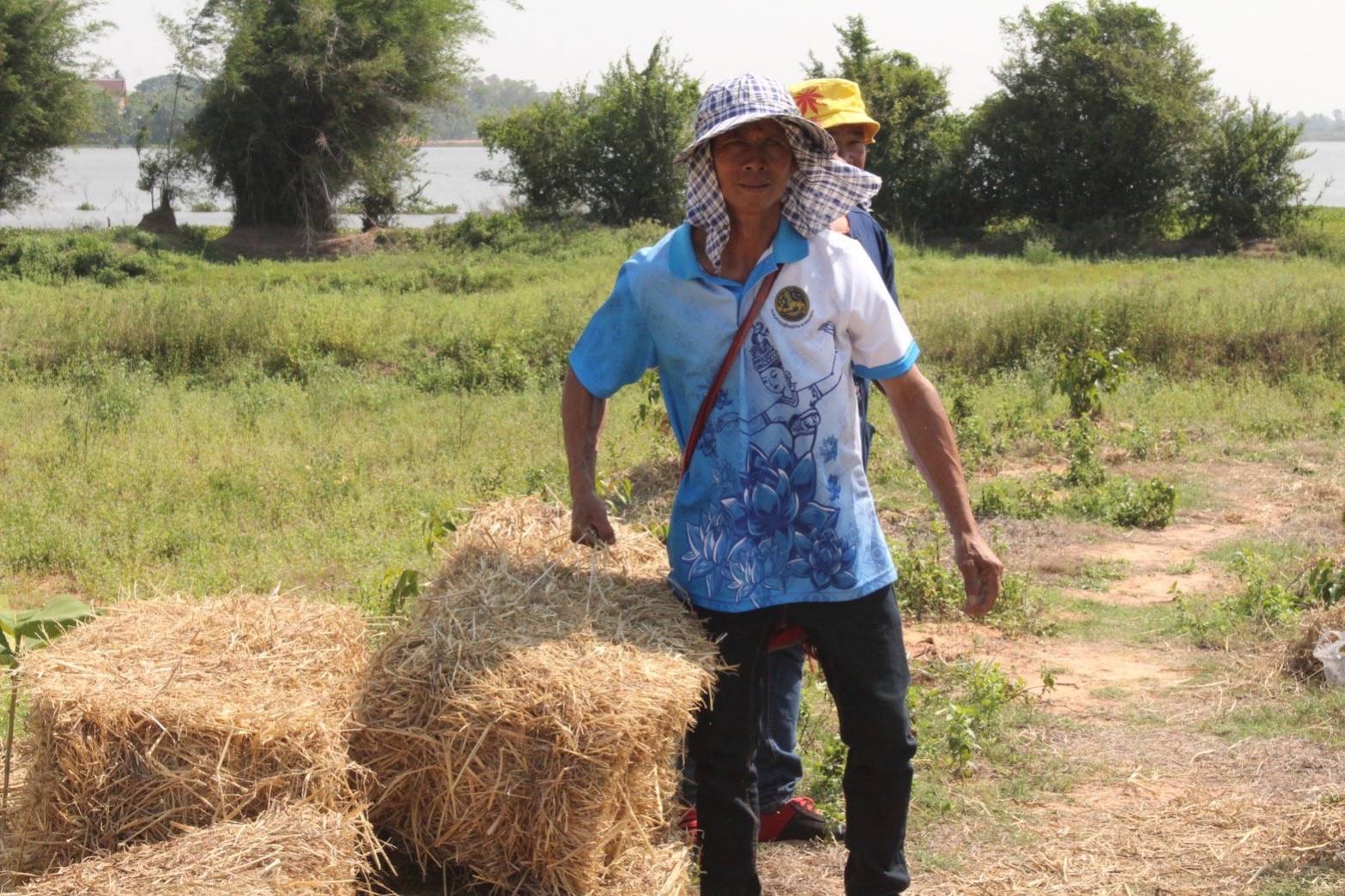 ?พช.มหาสารคาม ร่วมกับภาคีเครือข่ายโคกหนองนา จัดกิจกรรมเอามื้อสามัคคี ณ แปลง โคก หนอง นา อำโกสุมพิสัย จังหวัดมหาสารคาม?