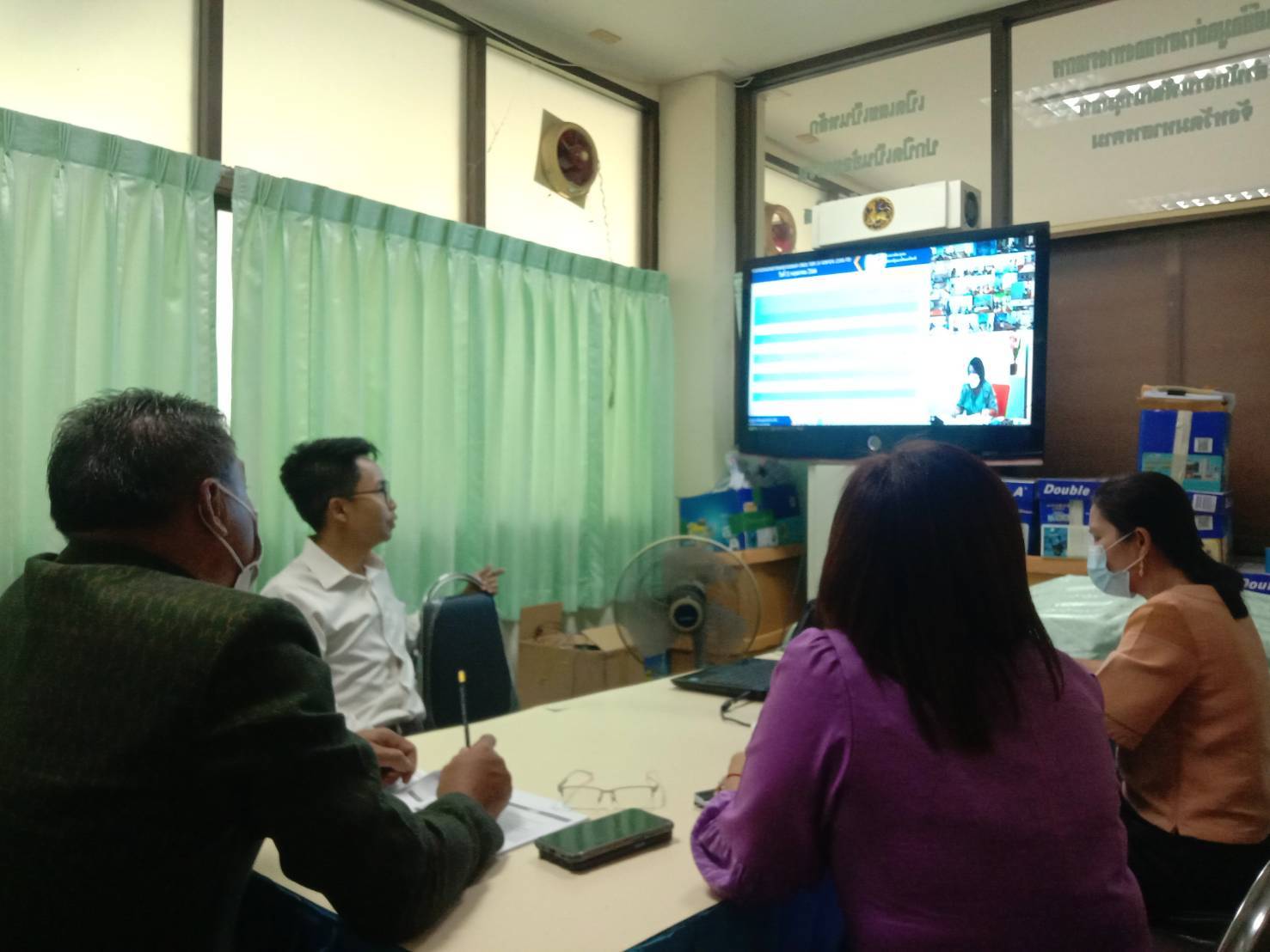?พช.มหาสารคาม  ร่วมประชุมติดตามการดำเนินงานและการใช้จ่ายงบประมาณกองทุนพัฒนาบทบาทสตรี ประจำปีงบประมาณ พ.ศ.2566  ครั้งที่ 5/2566 ผ่านระบบ Video conference?