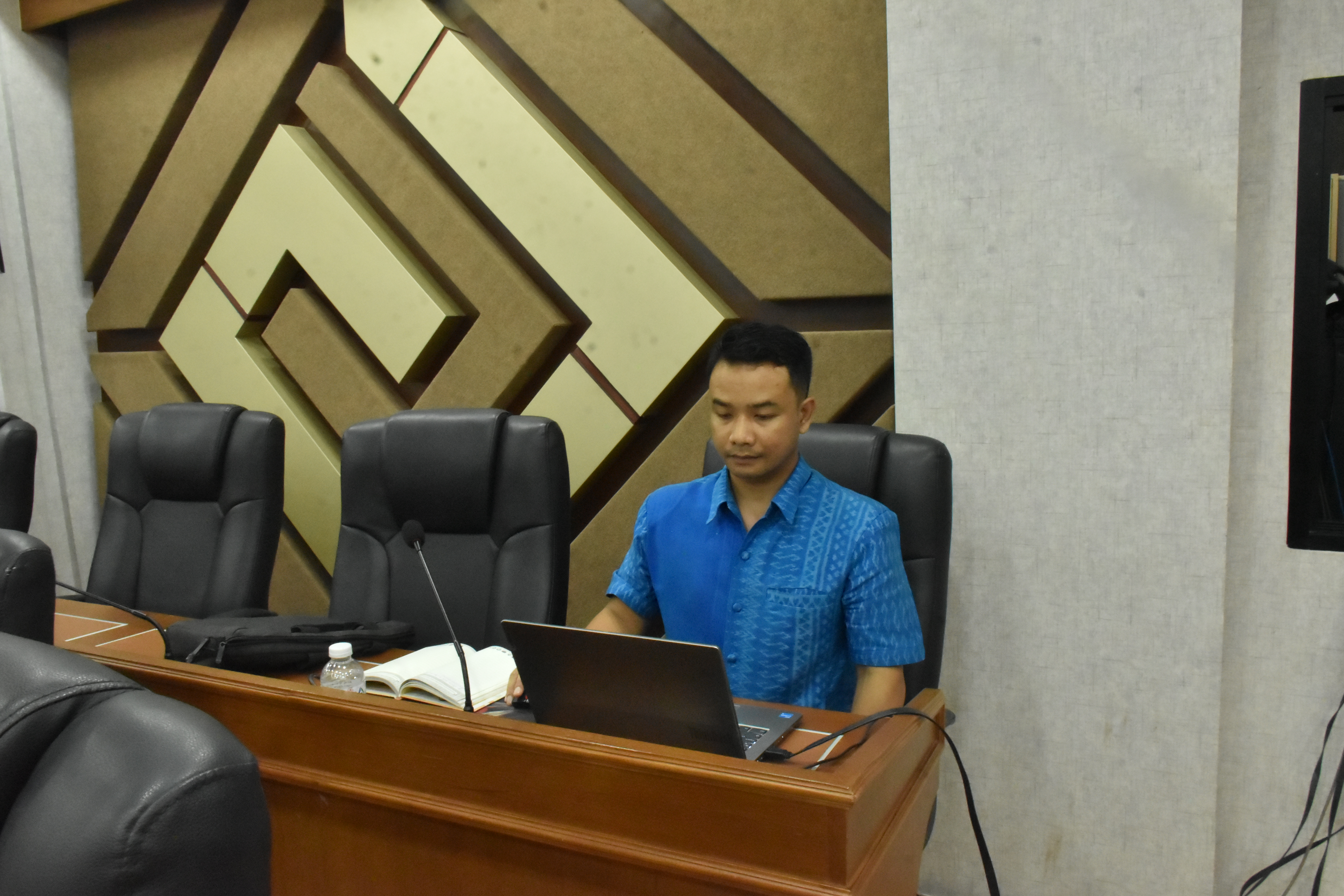 ?พช.มหาสารคามประชุมคณะกรรมการบริหารศูนย์อำนวยการขจัดความยากจนและพัฒนาคนทุกช่วงวัยอย่างยั่งยืนตามหลักปรัชญาของเศรษฐกิจพอเพียงจังหวัดมหาสารคาม (คจพ.จ.) ครั้งที่ 1/2566 ?