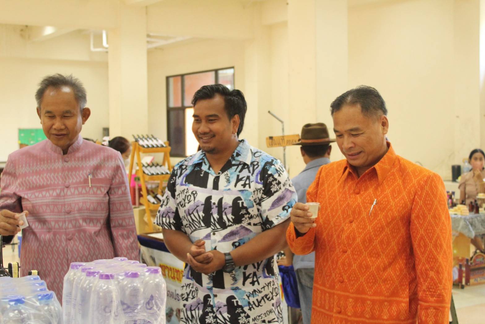 ?พช.มหาสารคาม เยี่ยมชม ให้กำลังใจ และอุดหนุนผู้ประกอบการ OTOP ในกิจกรรม การออกรางวัลสลากสัญจร จังหวัดมหาสารคาม?