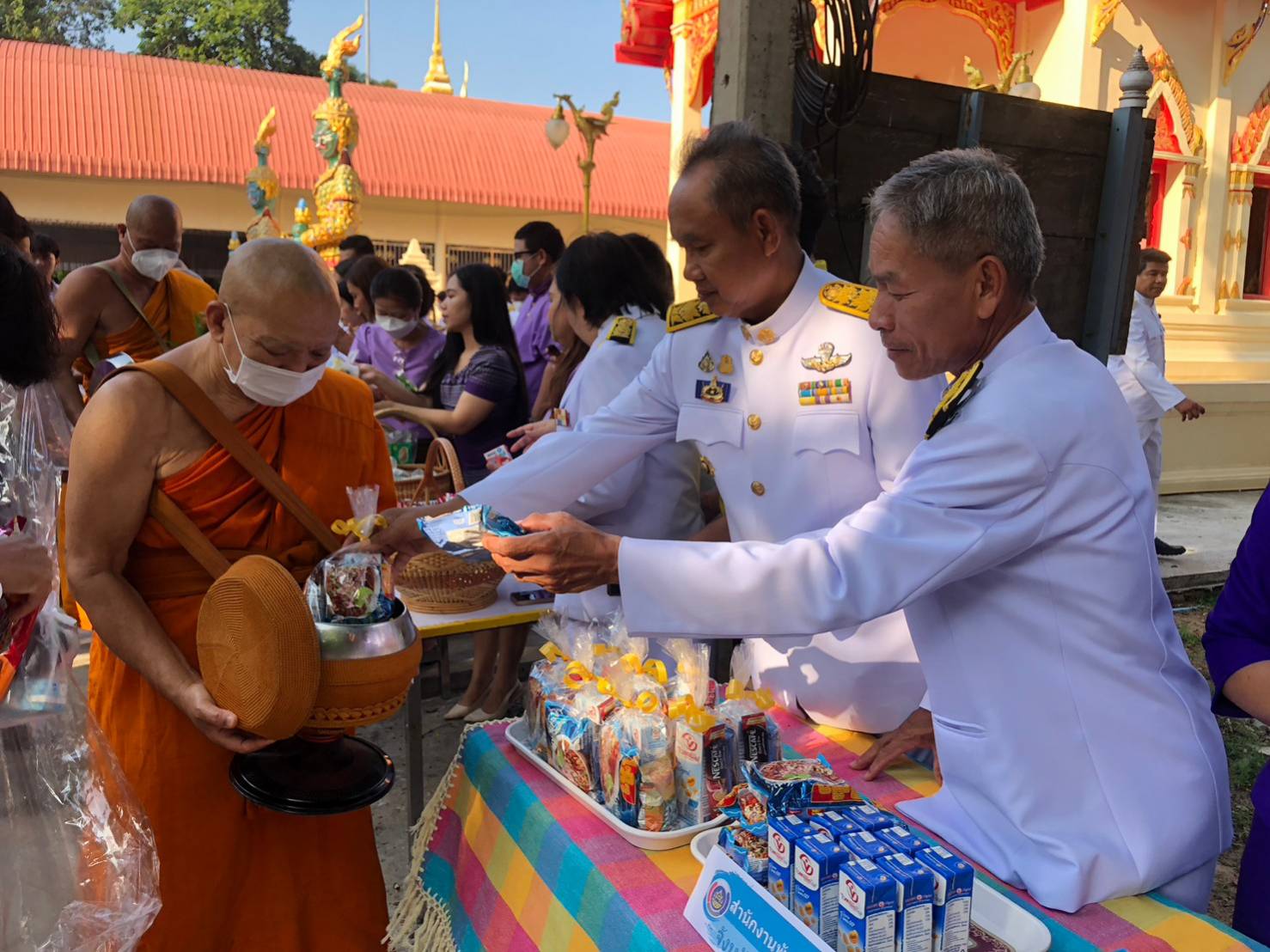 ?พช.มหาสารคาม  ร่วมทำบุญตักบาตร ถวายเป็นพระราชกุศลแด่ สมเด็จพระนางเจ้าฯ พระบรมราชินี เนื่องในโอกาสวันเฉลิมพระชนมพรรษา 3 มิถุนายน 2566?