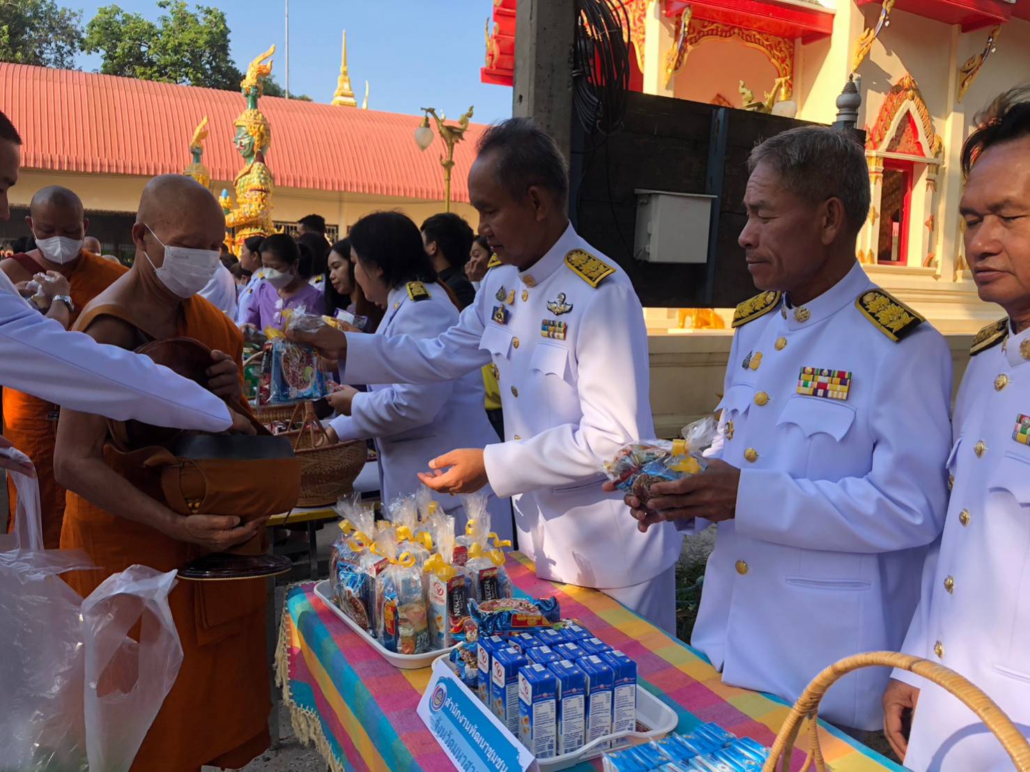 ?พช.มหาสารคาม  ร่วมทำบุญตักบาตร ถวายเป็นพระราชกุศลแด่ สมเด็จพระนางเจ้าฯ พระบรมราชินี เนื่องในโอกาสวันเฉลิมพระชนมพรรษา 3 มิถุนายน 2566?