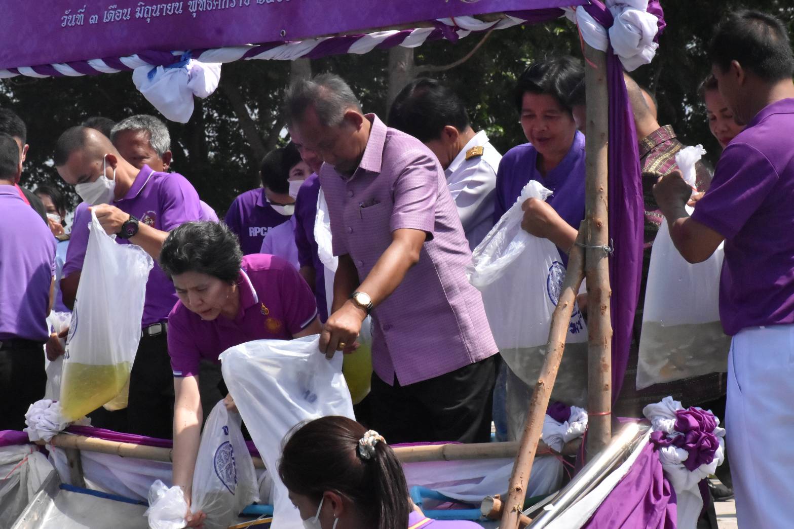 ?พช.มหาสารคาม ร่วมกิจกรรม ปล่อยพันธุ์สัตว์น้ำ เนื่องในโอกาสวันเฉลิมพระชนมพรรษาสมเด็จพระนางเจ้าฯ พระบรมราชินี 3 มิถุนายน 2566 ?