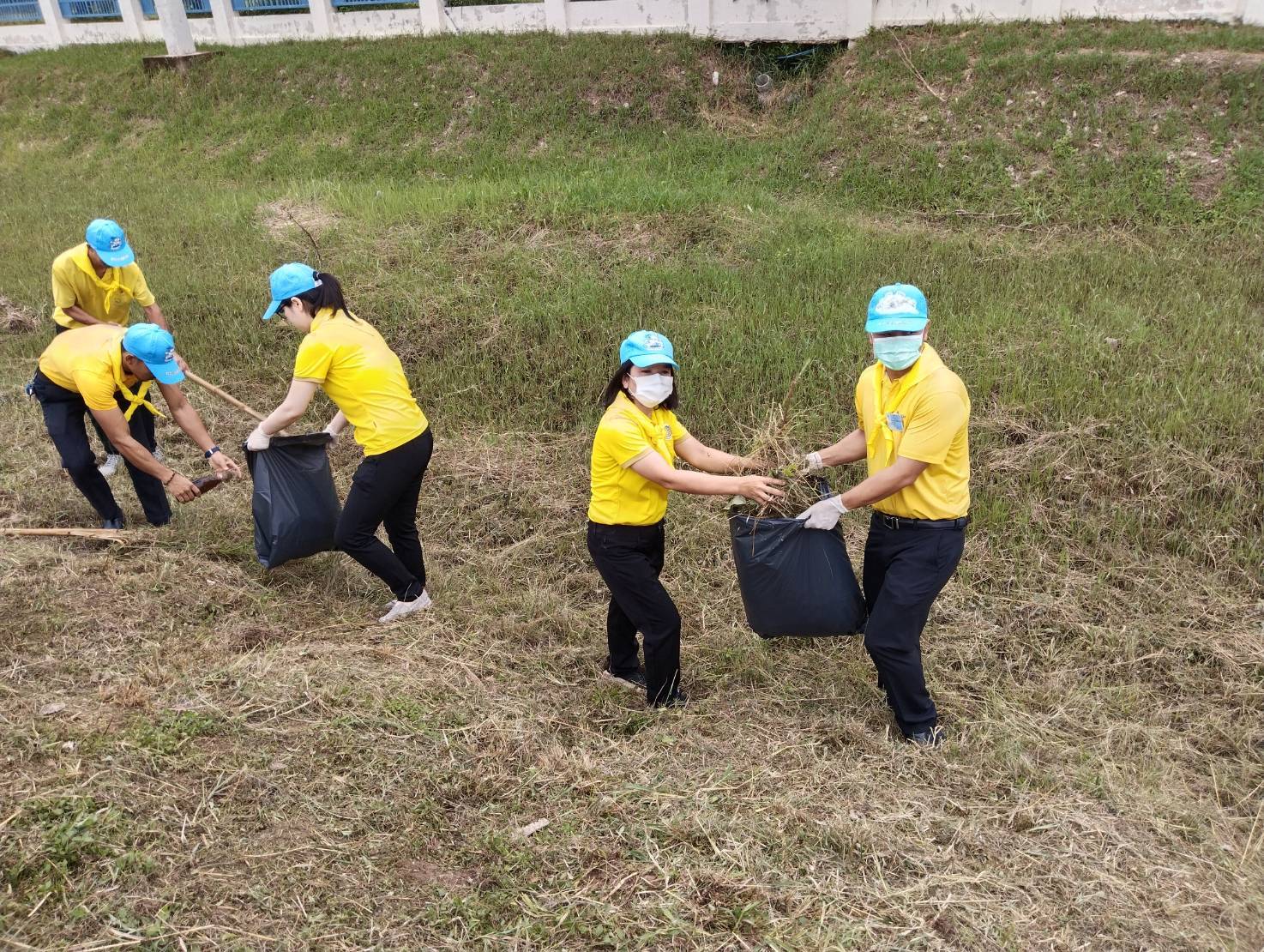 ?พช.มหาสารคามร่วมกิจกรรมจิตอาสาฯ จังหวัดมหาสารคาม รวมพลังความสามัคคี พัฒนาทำความสะอาด เนื่องในวันอานันทมหิดล 9 มิถุนายน 2566 ?