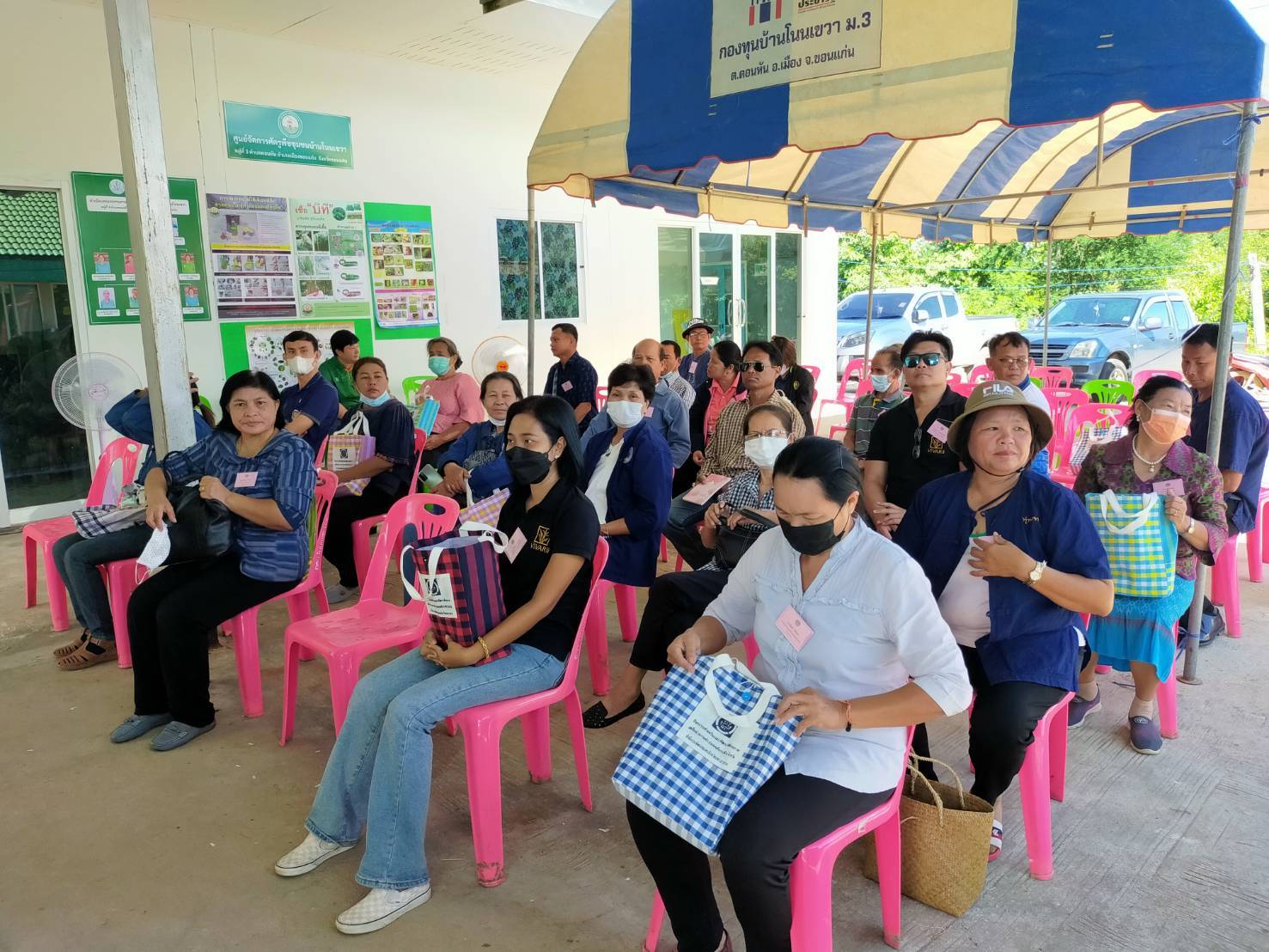 ?พช.มหาสารคาม นำกลุ่มผลิต ผู้ประกอบการ ศึกษาดูงานศึกษาดูงาน ตามโครงการพัฒนากลไกลและโครงสร้างดูดซับมูลค่าทางเศรษฐกิจและการกระจายรายได้กลับสู่ท้องถิ่น เสริมสร้างรายได้ด้วยเครือข่ายเกษตรปลอดภัย ?