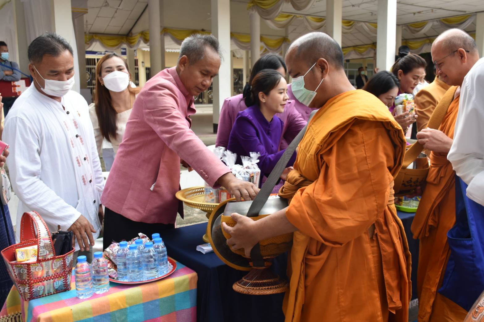 ?พช.มหาสารคาม ร่วมพิธีทำบุญตักบาตรถวายพระกุศล เนื่องในงานฉลองพระชนมายุ 8 รอบ สมเด็จพระอริยวงศาคตญาณ สมเด็จพระสังฆราช สกลมหาสังฆปริณายก 26 มิถุนายน 2566?