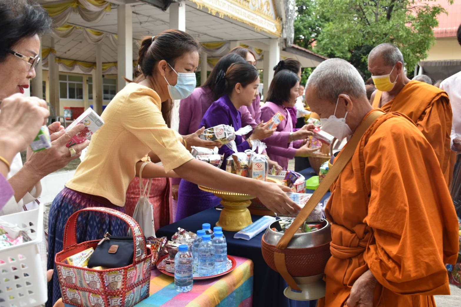 ?พช.มหาสารคาม ร่วมพิธีทำบุญตักบาตรถวายพระกุศล เนื่องในงานฉลองพระชนมายุ 8 รอบ สมเด็จพระอริยวงศาคตญาณ สมเด็จพระสังฆราช สกลมหาสังฆปริณายก 26 มิถุนายน 2566?
