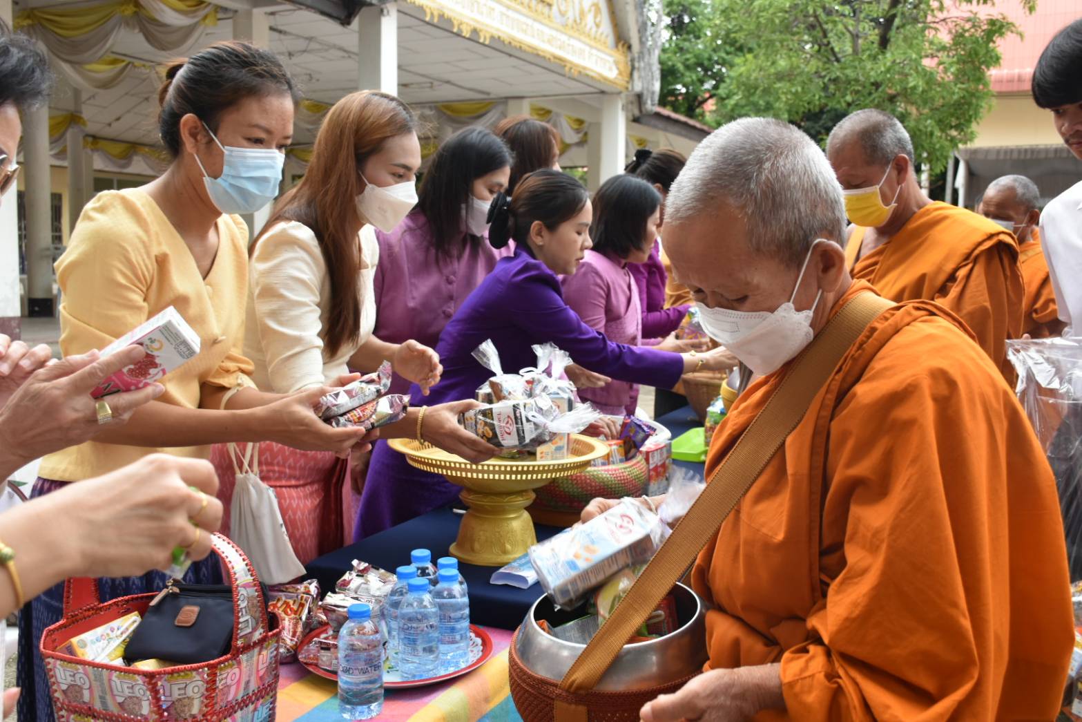 ?พช.มหาสารคาม ร่วมพิธีทำบุญตักบาตรถวายพระกุศล เนื่องในงานฉลองพระชนมายุ 8 รอบ สมเด็จพระอริยวงศาคตญาณ สมเด็จพระสังฆราช สกลมหาสังฆปริณายก 26 มิถุนายน 2566?