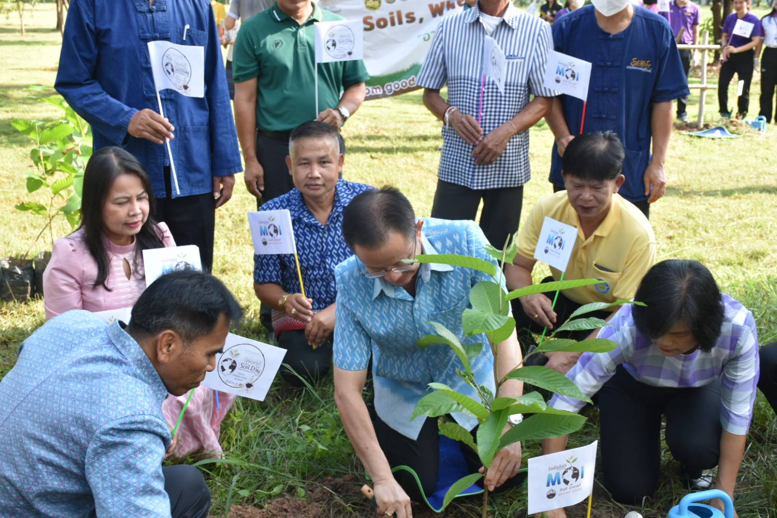 ?พช.มหาสารคาม ร่วมกิจกรรมตระหนักรู้ในการฟื้นฟูอนุรักษ์ทรัพยากรดิน เนื่องในโอกาสครบรอบ 1 ปี การประกาศเจตนารมณ์ขับเคลื่อนประเทศไทยที่ยั่งยืน ?