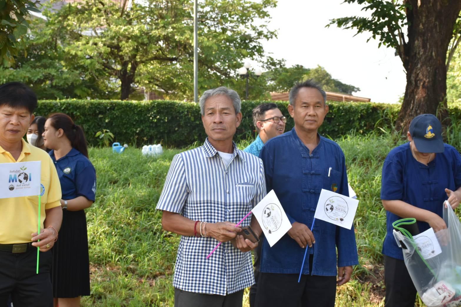 ?พช.มหาสารคาม ร่วมกิจกรรมตระหนักรู้ในการฟื้นฟูอนุรักษ์ทรัพยากรดิน เนื่องในโอกาสครบรอบ 1 ปี การประกาศเจตนารมณ์ขับเคลื่อนประเทศไทยที่ยั่งยืน ?