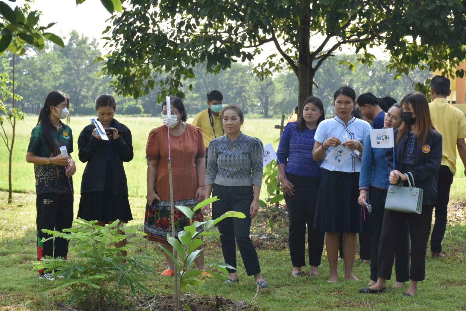 ?พช.มหาสารคาม ร่วมกิจกรรมตระหนักรู้ในการฟื้นฟูอนุรักษ์ทรัพยากรดิน เนื่องในโอกาสครบรอบ 1 ปี การประกาศเจตนารมณ์ขับเคลื่อนประเทศไทยที่ยั่งยืน ?