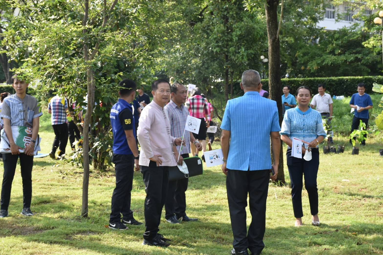 ?พช.มหาสารคาม ร่วมกิจกรรมตระหนักรู้ในการฟื้นฟูอนุรักษ์ทรัพยากรดิน เนื่องในโอกาสครบรอบ 1 ปี การประกาศเจตนารมณ์ขับเคลื่อนประเทศไทยที่ยั่งยืน ?