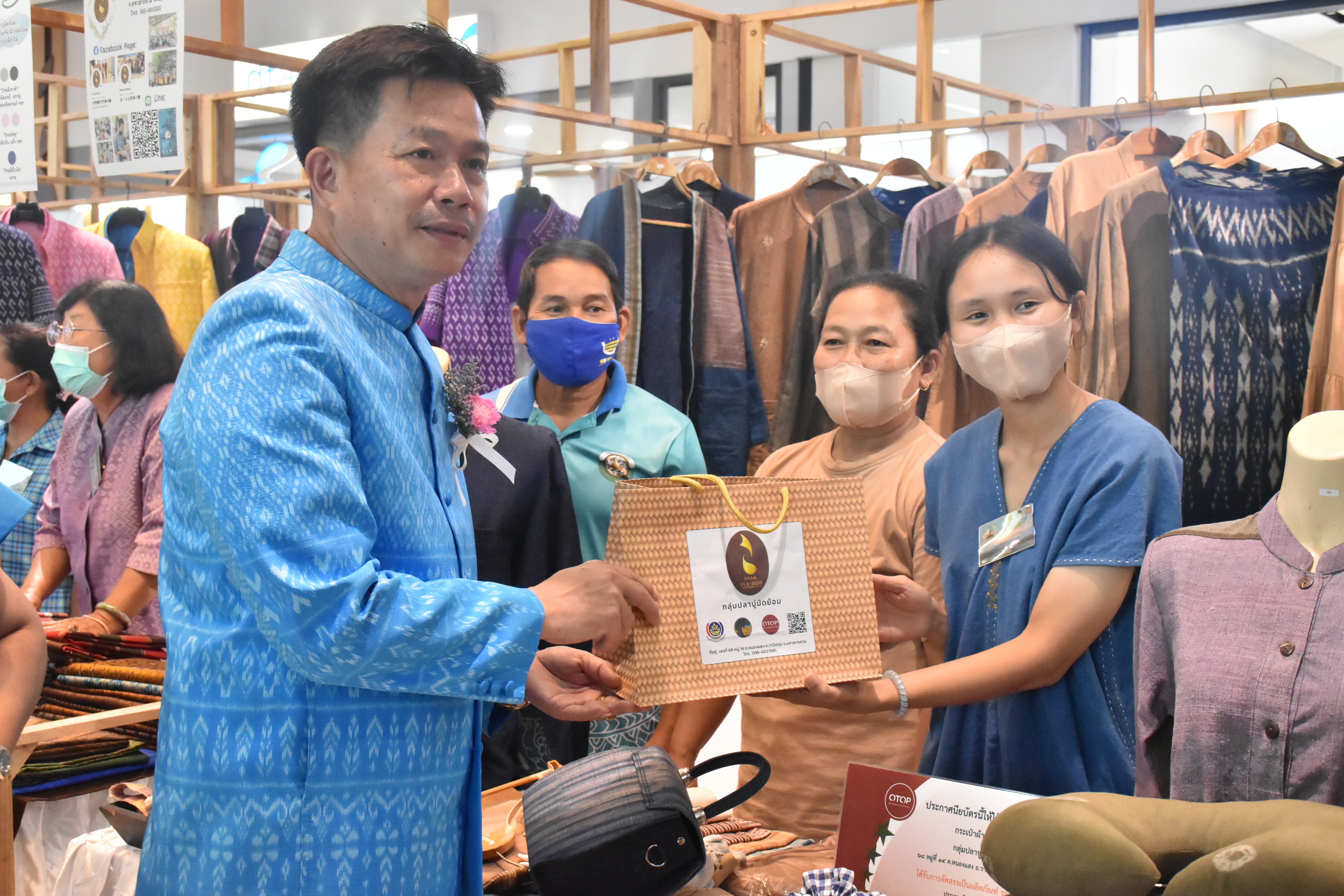 ?พช.มหาสารคาม  “OHO! OTOP MAHASARAKHAM” พัฒนายกระดับผลิตภัณฑ์ OTOP ให้มีคุณภาพได้มาตรฐาน สามารถเพิ่มมูลค่าและสร้างนวัตกรรม ณ ลานอินเดอะการ์เด้นเสริมไทย ชั้น 1 ศูนย์การค้าเสริมไทยคอมเพล็กซ์ ?