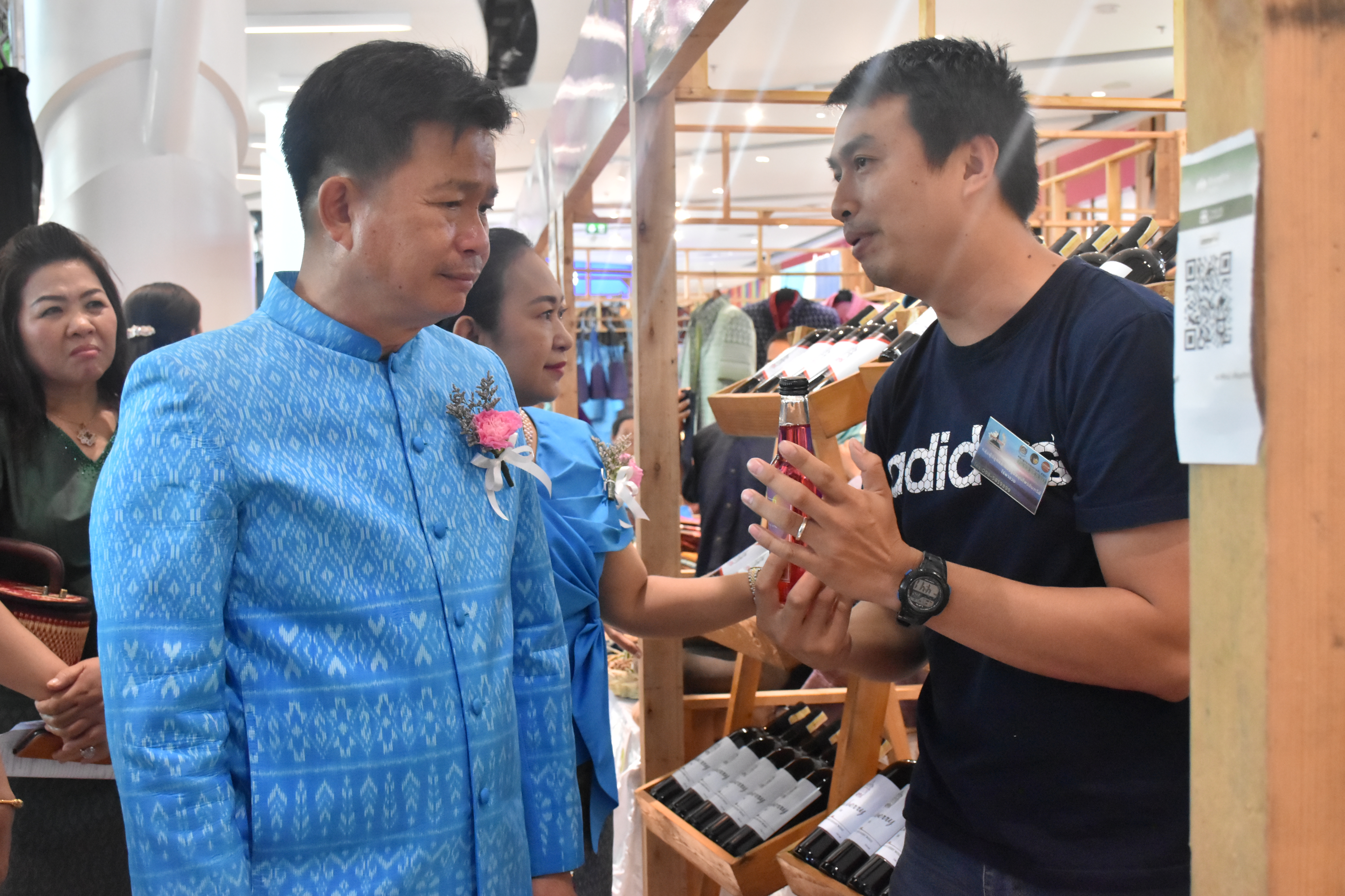 ?พช.มหาสารคาม  “OHO! OTOP MAHASARAKHAM” พัฒนายกระดับผลิตภัณฑ์ OTOP ให้มีคุณภาพได้มาตรฐาน สามารถเพิ่มมูลค่าและสร้างนวัตกรรม ณ ลานอินเดอะการ์เด้นเสริมไทย ชั้น 1 ศูนย์การค้าเสริมไทยคอมเพล็กซ์ ?