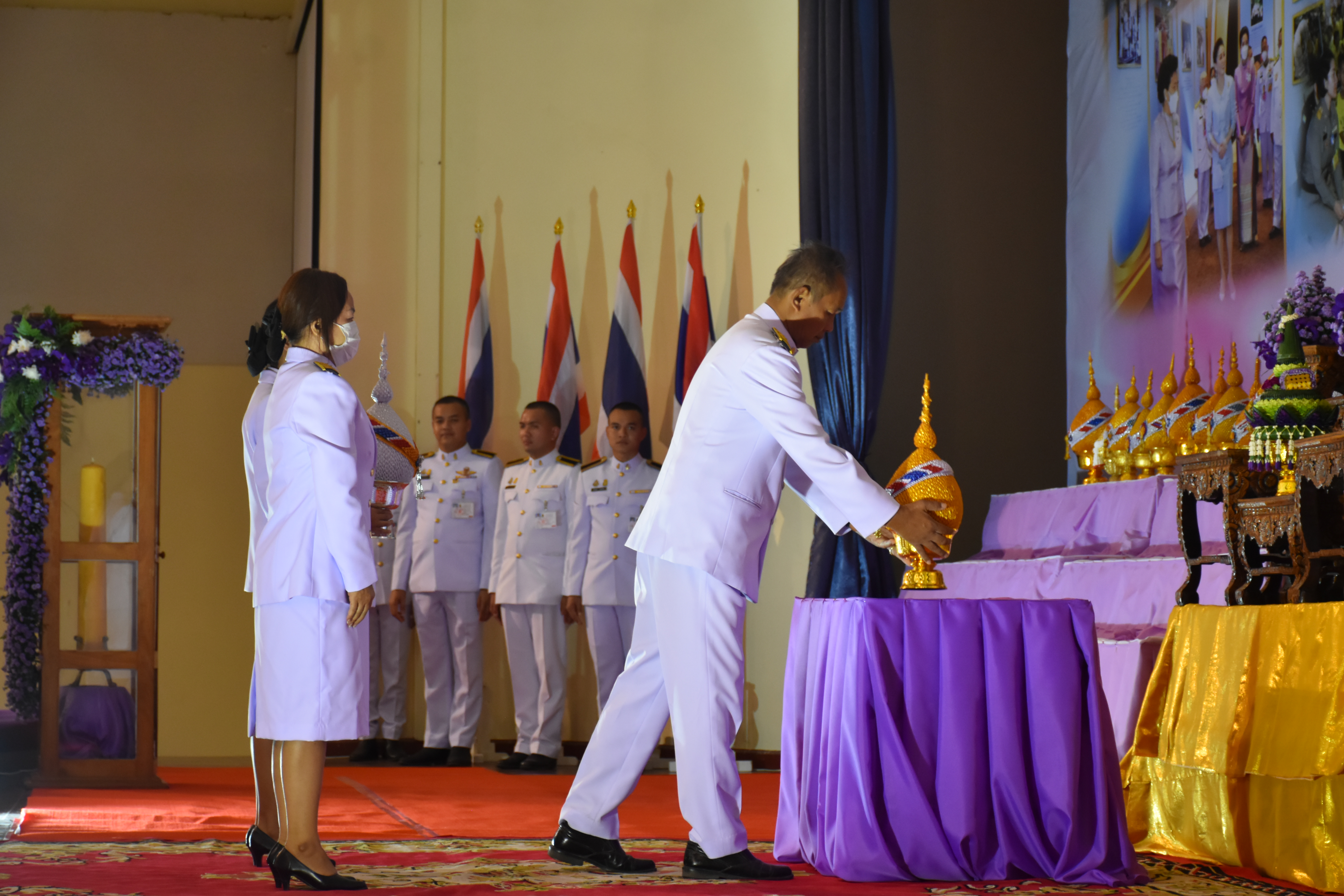 ?พช.มหาสารคาม ร่วมพิธีวางพานพุ่ม และจุดเทียนชัยถวายพระพรชัยมงคล สมเด็จพระนางเจ้าสุทิดา พัชรสุธาพิมลลักษณ พระบรมราชินี เนื่องในโอกาสวันเฉลิมพระชนมพรรษา วันที่ 3 มิถุนายน 2566 ?