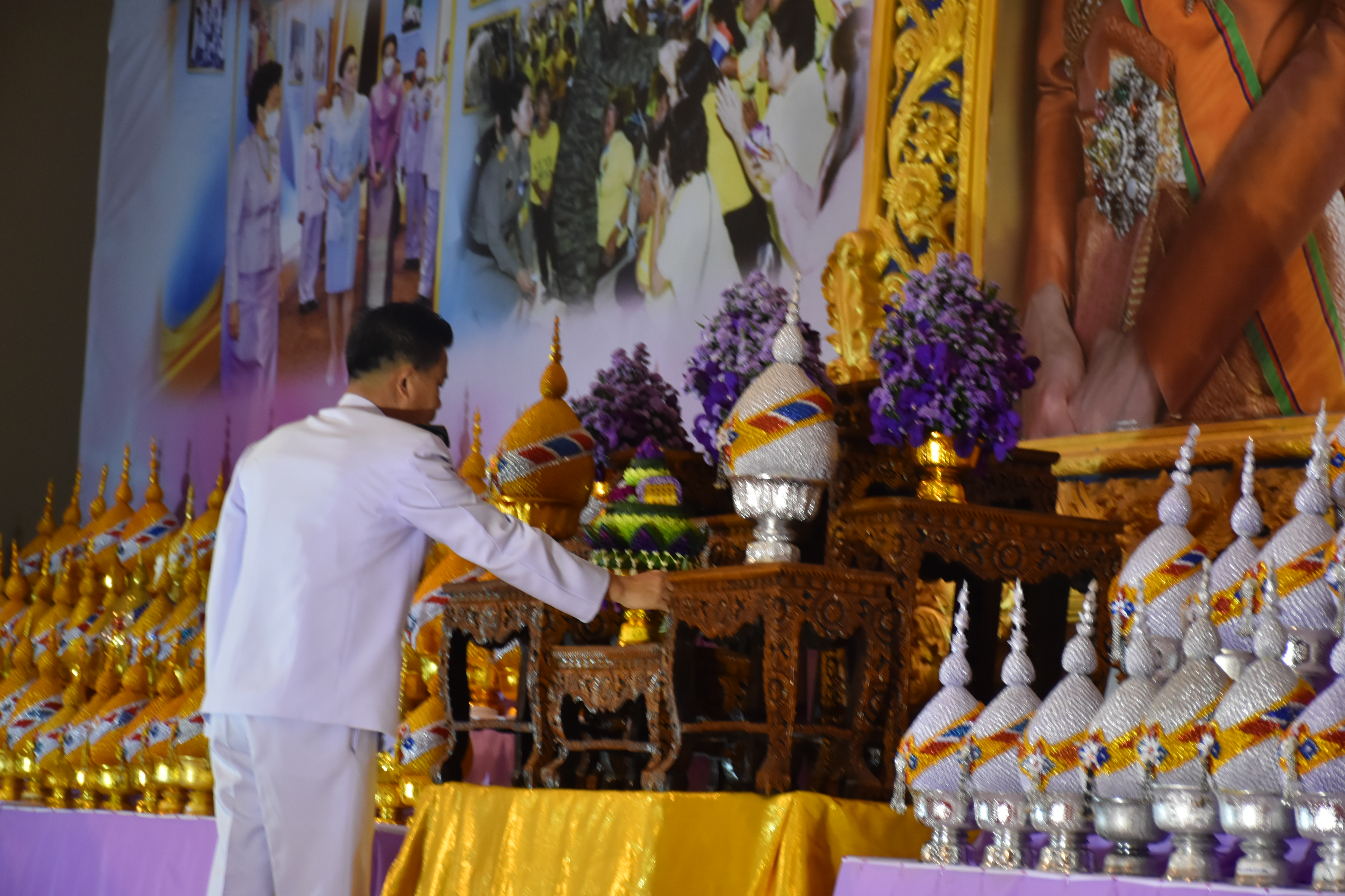 ?พช.มหาสารคาม ร่วมพิธีวางพานพุ่ม และจุดเทียนชัยถวายพระพรชัยมงคล สมเด็จพระนางเจ้าสุทิดา พัชรสุธาพิมลลักษณ พระบรมราชินี เนื่องในโอกาสวันเฉลิมพระชนมพรรษา วันที่ 3 มิถุนายน 2566 ?