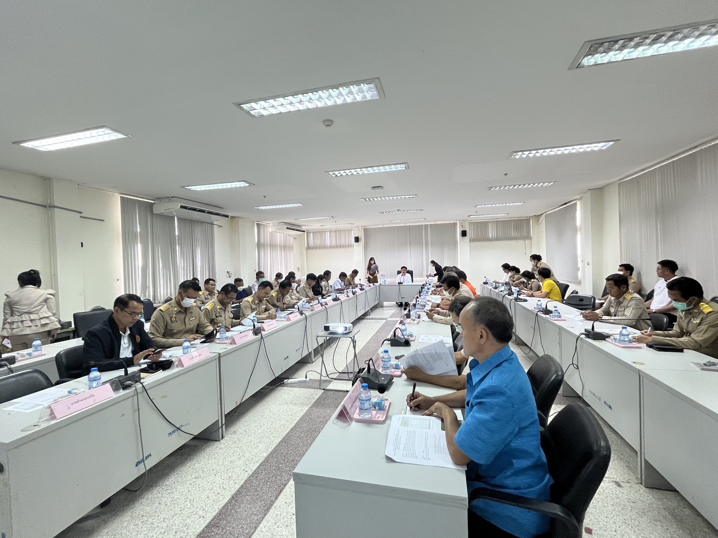 ?พช.มหาสารคาม  ร่วมประชุมเตรียมความพร้อมในการจัดกิจกรรมปลูกต้นไม้เฉลิมพระเกียรติฯ การประชุมมอบนโยบายการปฏิบัติราชการในพื้นที่ และลงพื้นที่ตรวจติดตามโครงการฯ ที่สำคัญของกระทรวงมหาดไทย ?