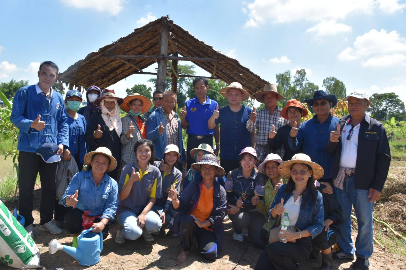 ?รองผู้ว่าราชการจังหวัดมหาสารคาม ลงพื้นที่ “เอามื้อสามัคคี” ตามโครงการพัฒนาพื้นที่ต้นแบบการพัฒนาคุณภาพชีวิตตามหลักทฤษฎีใหม่ ประยุกต์สู่ โคก หนอง นา โมเดล?