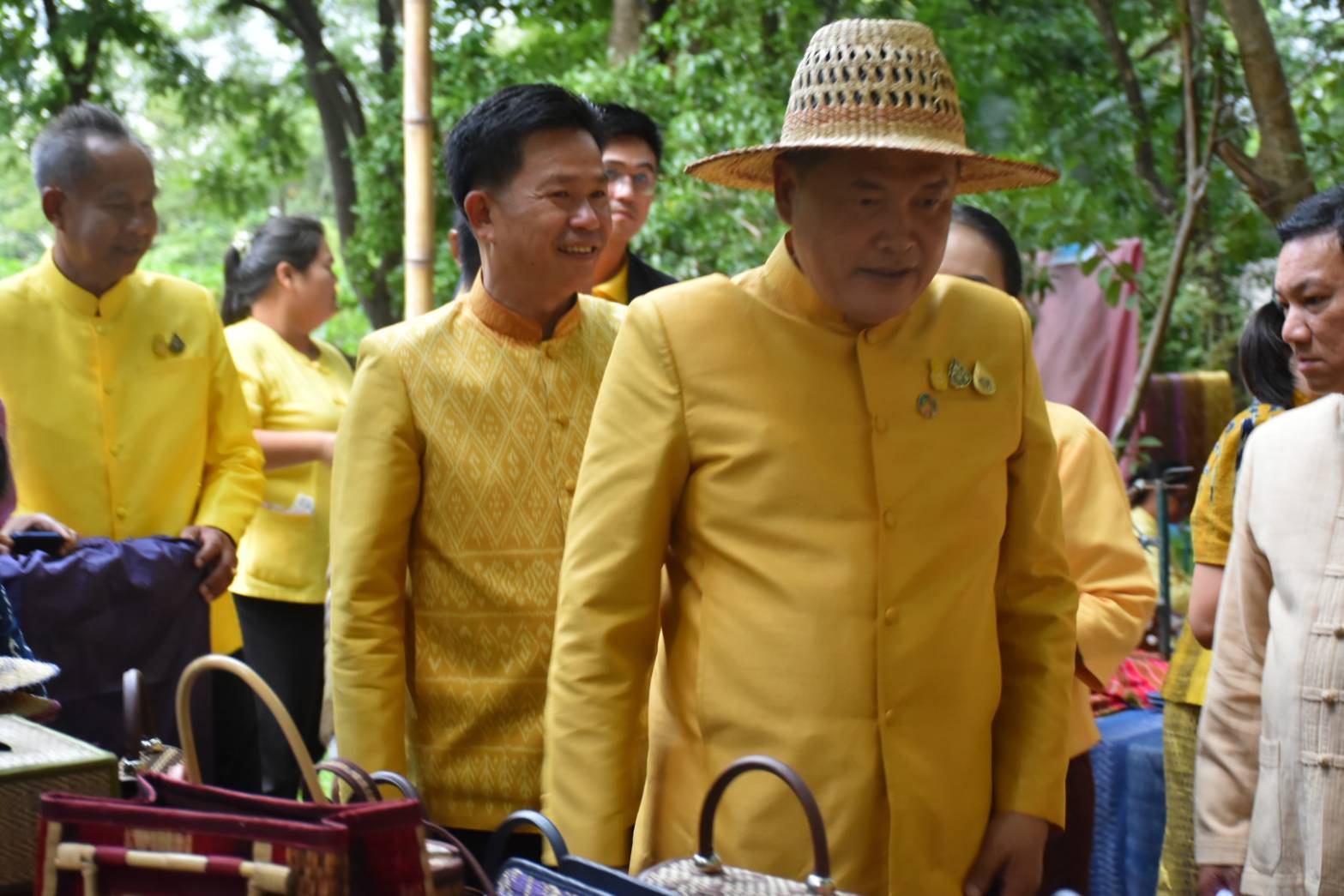 ?ปลัดมหาดไทยเปิดกิจกรรมปลูกต้นไม้เฉลิมพระเกียรติสมเด็จพระบรมราชชนนีพันปีหลวง เนื่องในโอกาสมหามงคลทรงเจริญพระชนมายุ 91 พรรษา และเฉลิมพระเกียรติพระบาทสมเด็จพระเจ้าอยู่หัว เนื่องในโอกาสทรงเจริญพระชนมายุ 71 พรรษา พร้อมมอบพันธุ์ไม้แก่ภาคีเครือข่ายชาวมหาสารคาม และชื่นชมชาวมหาสารคามเป็นต้นแบบของคนไทยในการสืบสานพระราชปณิธานเพื่อสร้างความยั่งยืนให้กับประเทศไทยและโลกใบเดียวนี้?