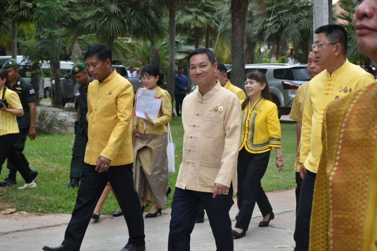 ?ปลัดมหาดไทยเปิดกิจกรรมปลูกต้นไม้เฉลิมพระเกียรติสมเด็จพระบรมราชชนนีพันปีหลวง เนื่องในโอกาสมหามงคลทรงเจริญพระชนมายุ 91 พรรษา และเฉลิมพระเกียรติพระบาทสมเด็จพระเจ้าอยู่หัว เนื่องในโอกาสทรงเจริญพระชนมายุ 71 พรรษา พร้อมมอบพันธุ์ไม้แก่ภาคีเครือข่ายชาวมหาสารคาม และชื่นชมชาวมหาสารคามเป็นต้นแบบของคนไทยในการสืบสานพระราชปณิธานเพื่อสร้างความยั่งยืนให้กับประเทศไทยและโลกใบเดียวนี้?