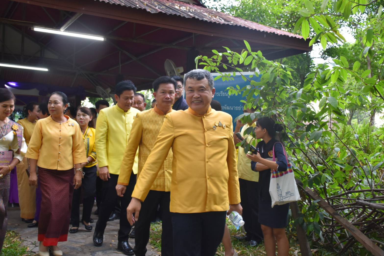 ?ปลัดมหาดไทยเปิดกิจกรรมปลูกต้นไม้เฉลิมพระเกียรติสมเด็จพระบรมราชชนนีพันปีหลวง เนื่องในโอกาสมหามงคลทรงเจริญพระชนมายุ 91 พรรษา และเฉลิมพระเกียรติพระบาทสมเด็จพระเจ้าอยู่หัว เนื่องในโอกาสทรงเจริญพระชนมายุ 71 พรรษา พร้อมมอบพันธุ์ไม้แก่ภาคีเครือข่ายชาวมหาสารคาม และชื่นชมชาวมหาสารคามเป็นต้นแบบของคนไทยในการสืบสานพระราชปณิธานเพื่อสร้างความยั่งยืนให้กับประเทศไทยและโลกใบเดียวนี้?