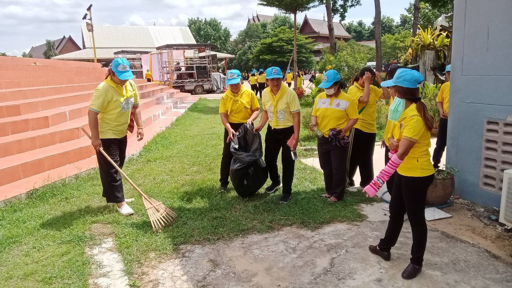 ? พช.มหาสารคาม ร่วมกิจกรรมจิตอาสาภายใต้โครงการพัฒนาตามภูมิสังคมเพื่อการบริหารจัดการน้ำหมู่บ้าน/ชุมชน แบบบูรณาการอย่างยั่งยืน (Geo-social Map) จังหวัดมหาสารคาม ?
