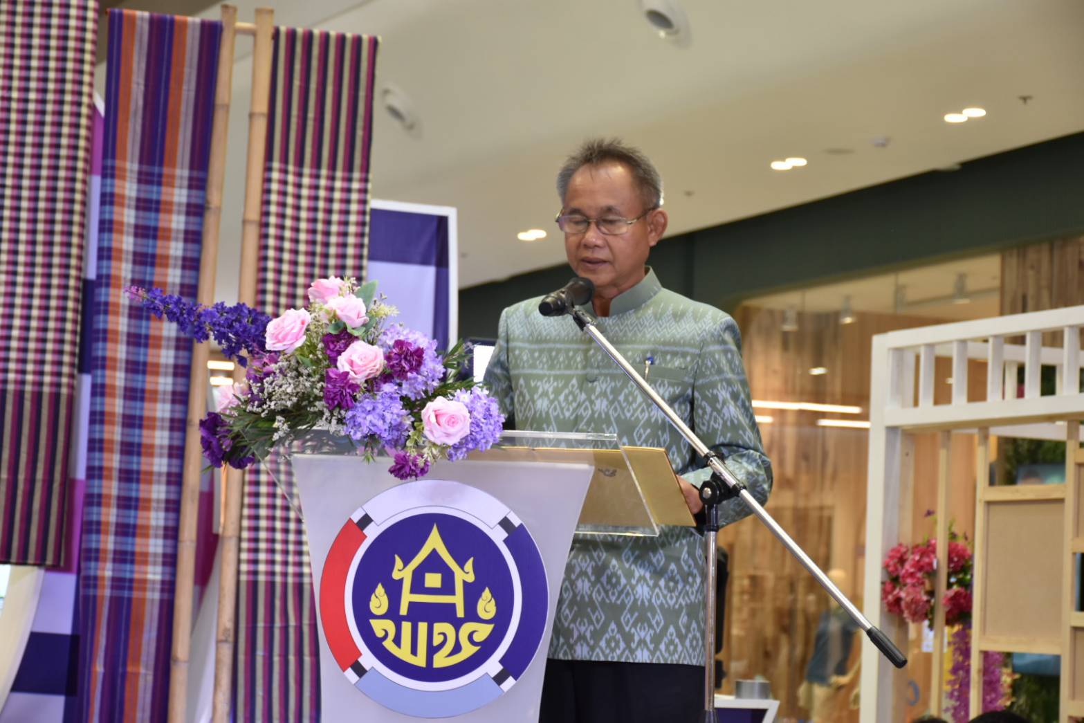 ?ผู้ว่าราชการจังหวัดมหาสารคาม เปิดงาน “มหกรรมสินค้า OTOP อัตลักษณ์ ภูมิปัญญา วิถีชุมชน มหาสารคาม”?