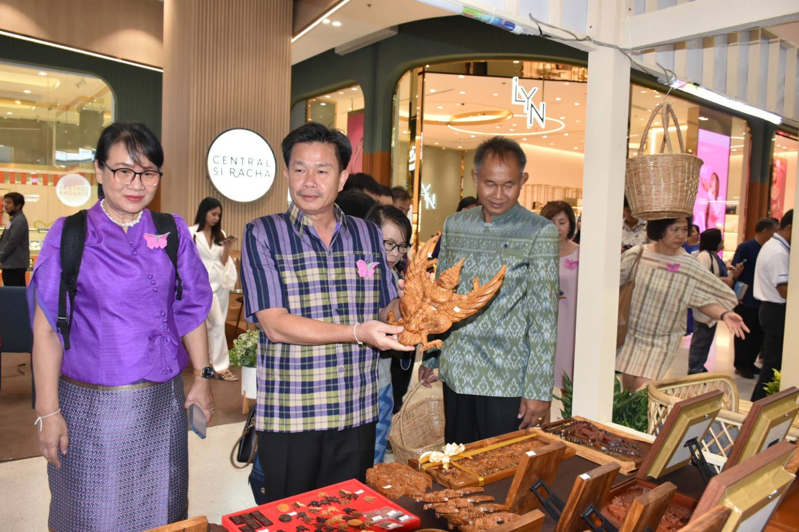 ?ผู้ว่าราชการจังหวัดมหาสารคาม เปิดงาน “มหกรรมสินค้า OTOP อัตลักษณ์ ภูมิปัญญา วิถีชุมชน มหาสารคาม”?