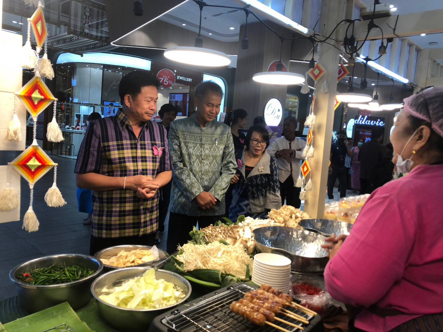 ?ผู้ว่าราชการจังหวัดมหาสารคาม เปิดงาน “มหกรรมสินค้า OTOP อัตลักษณ์ ภูมิปัญญา วิถีชุมชน มหาสารคาม”?
