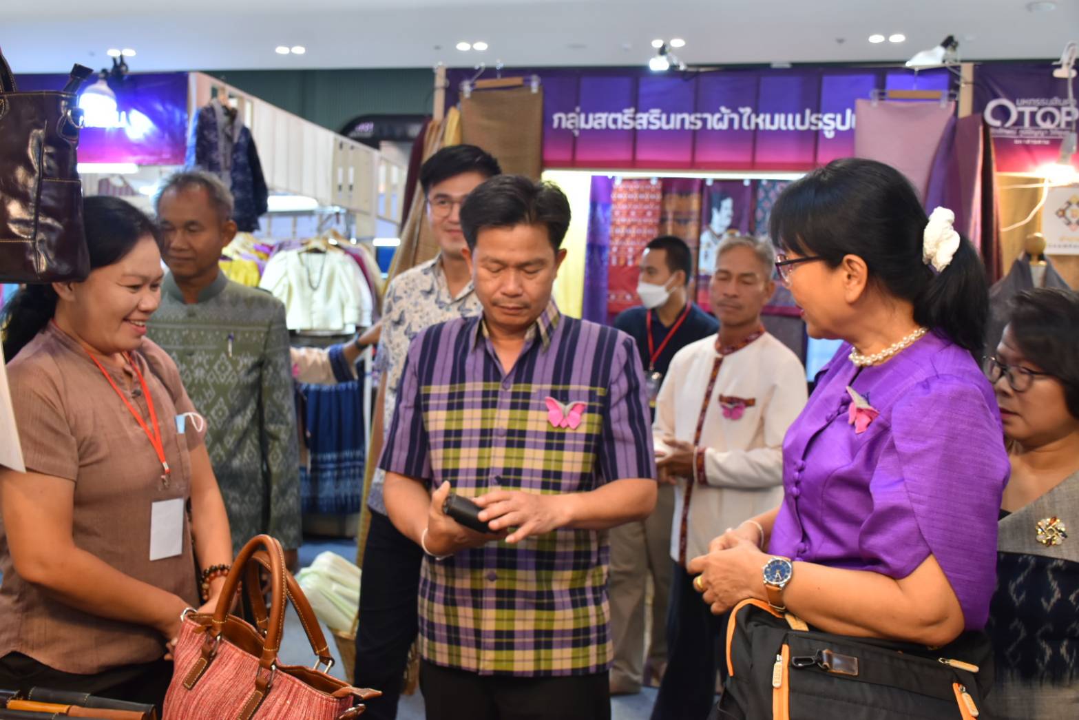 ?ผู้ว่าราชการจังหวัดมหาสารคาม เปิดงาน “มหกรรมสินค้า OTOP อัตลักษณ์ ภูมิปัญญา วิถีชุมชน มหาสารคาม”?