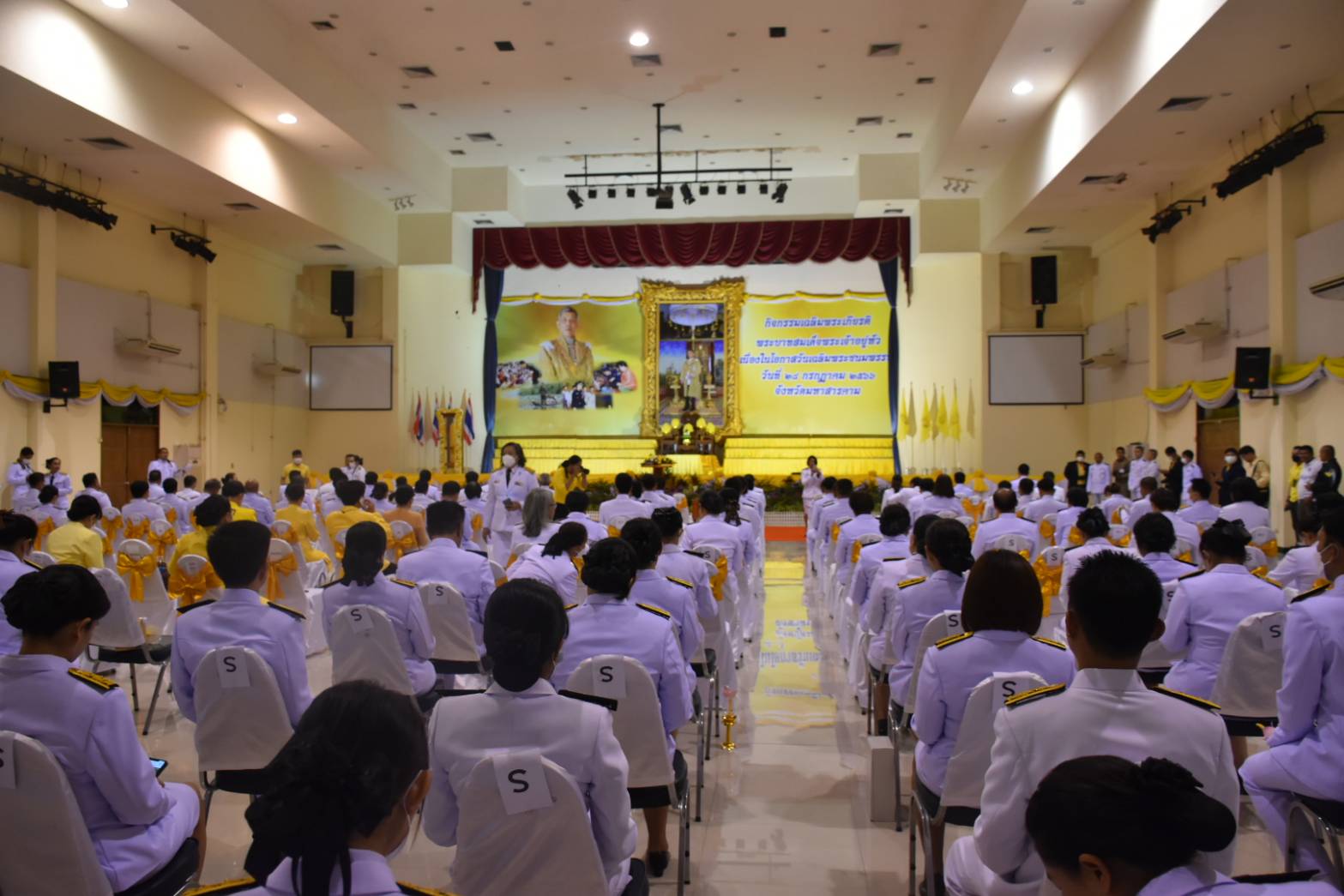 ?พช.มหาสารคาม ร่วมถวายเครื่องราชสักการะและจุดเทียนถวายพระพรชัยมงคล เฉลิมพระเกียรติพระบาทสมเด็จพระเจ้าอยู่หัว เนื่องในโอกาสมหามงคลวันเฉลิมพระชนมพรรษา (28 กรกฎาคม 2566)?