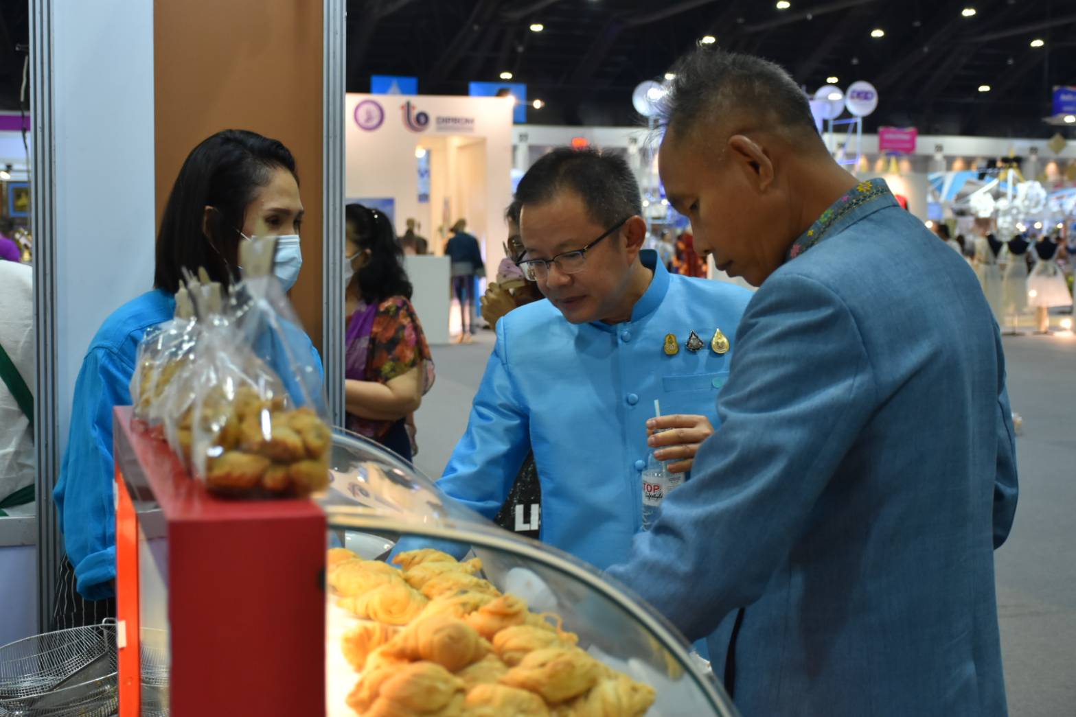 ?พช.มหาสารคาม ร่วมพิธีเปิดงานศิลปาชีพ ประทีปไทย OTOP หลอมดวงใจ ด้วยพระบารมี “ผ้าทอไทย สายใยแห่งพระเมตตา สร้างอาชีพปวงประชา อย่างยั่งยืน”?