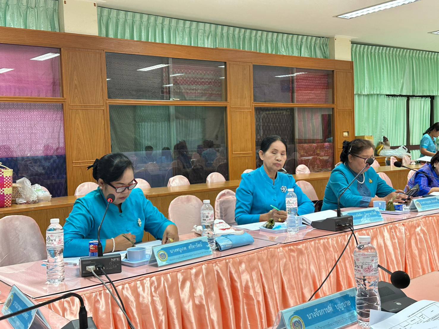 ?พช.มหาสารคาม ร่วมกับคณะทำงานขับเคลื่อนกองทุนพัฒนาบทบาทสตรีจังหวัดมหาสารคาม ประชุมเพื่อพิจารณาโครงการประเภทเงินทุนหมุนเวียน?